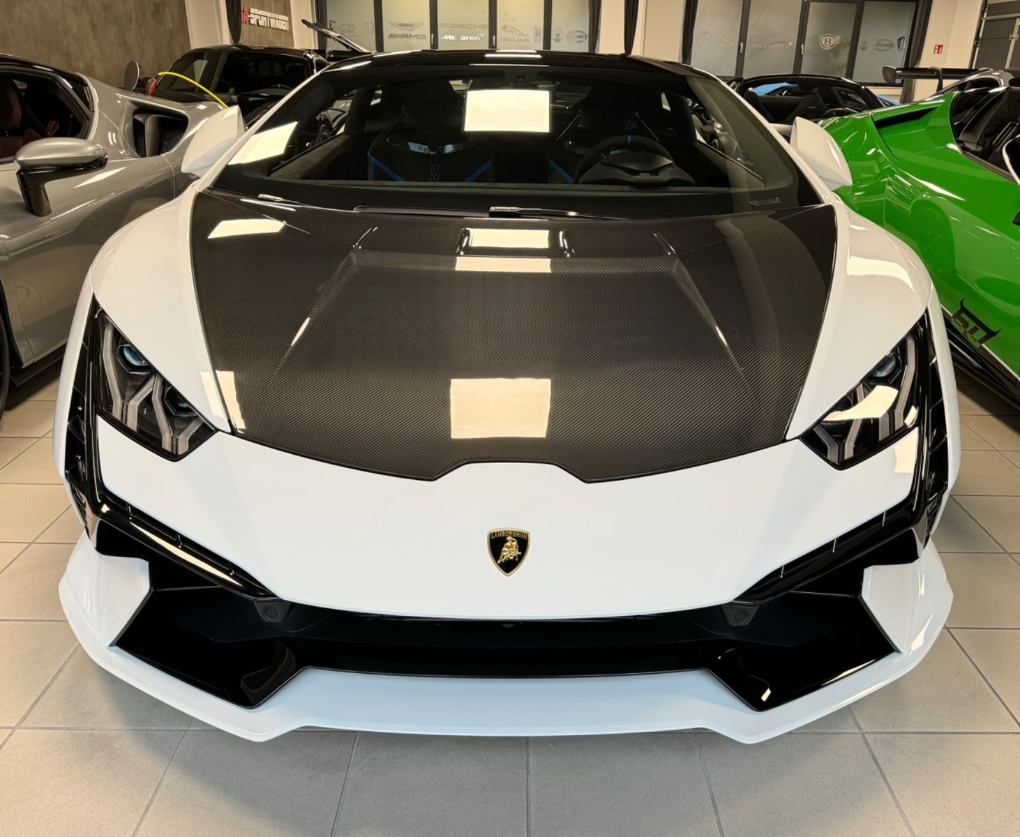 Fahrzeugabbildung Lamborghini HURACAN TECNICA CARBON EXT&INT SENSONUM FULLOPT!