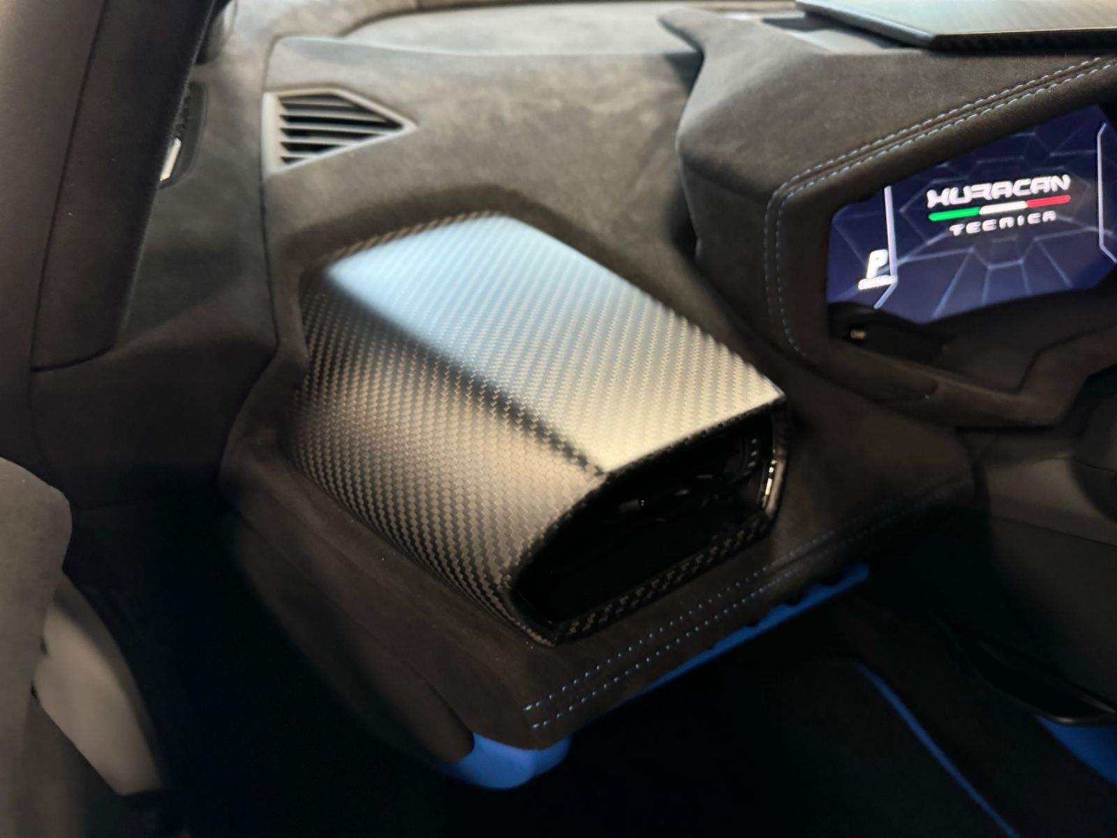 Fahrzeugabbildung Lamborghini HURACAN TECNICA CARBON EXT&INT SENSONUM FULLOPT!