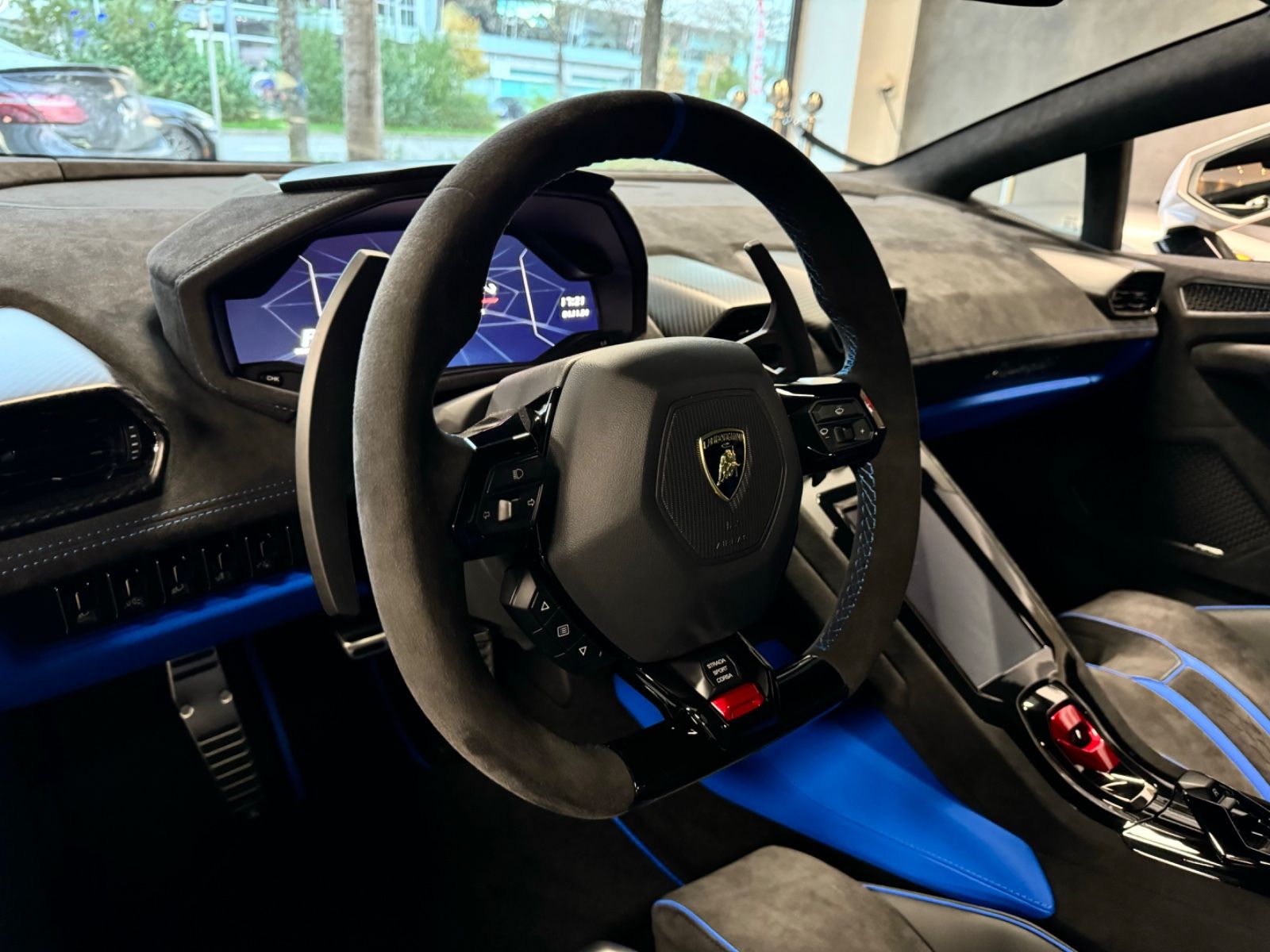 Fahrzeugabbildung Lamborghini HURACAN TECNICA CARBON EXT&INT SENSONUM FULLOPT!