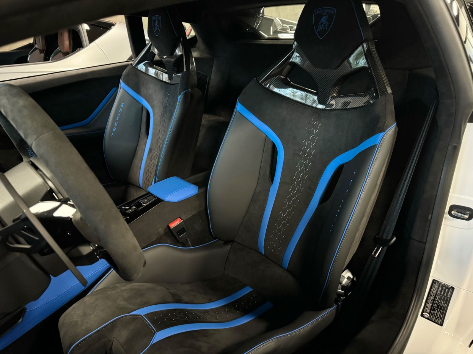 Fahrzeugabbildung Lamborghini HURACAN TECNICA CARBON EXT&INT SENSONUM FULLOPT!