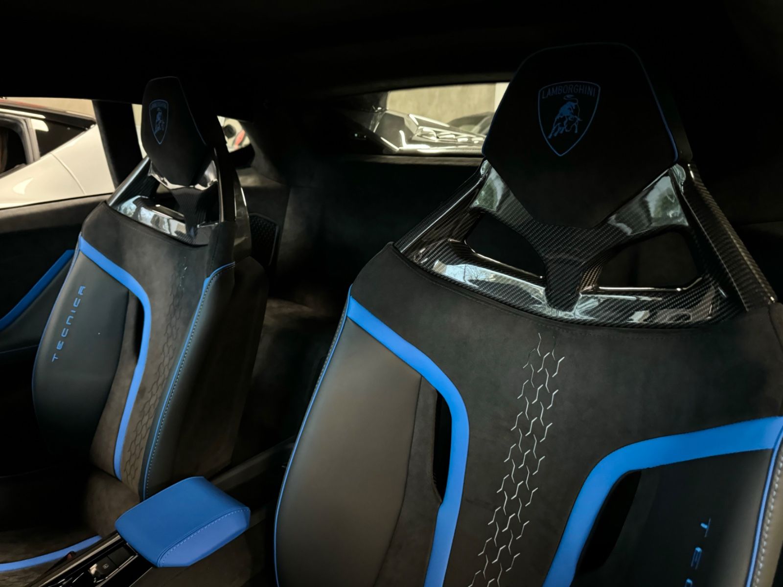 Fahrzeugabbildung Lamborghini HURACAN TECNICA CARBON EXT&INT SENSONUM FULLOPT!