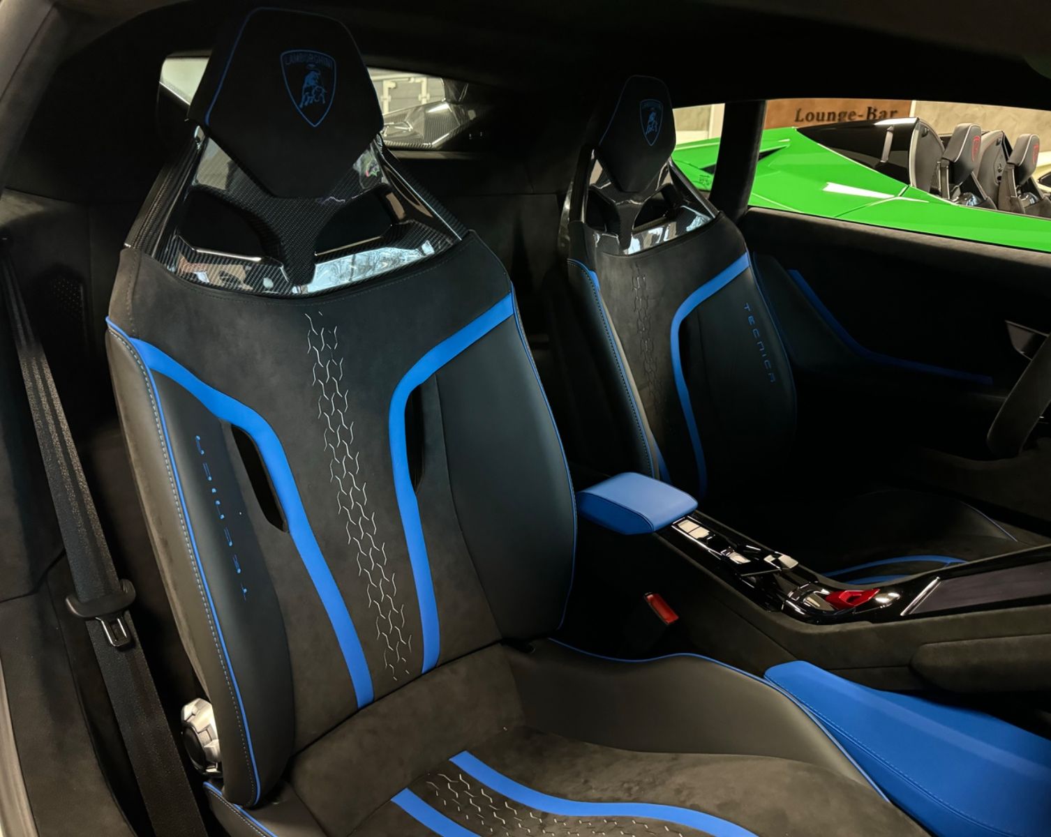 Fahrzeugabbildung Lamborghini HURACAN TECNICA CARBON EXT&INT SENSONUM FULLOPT!
