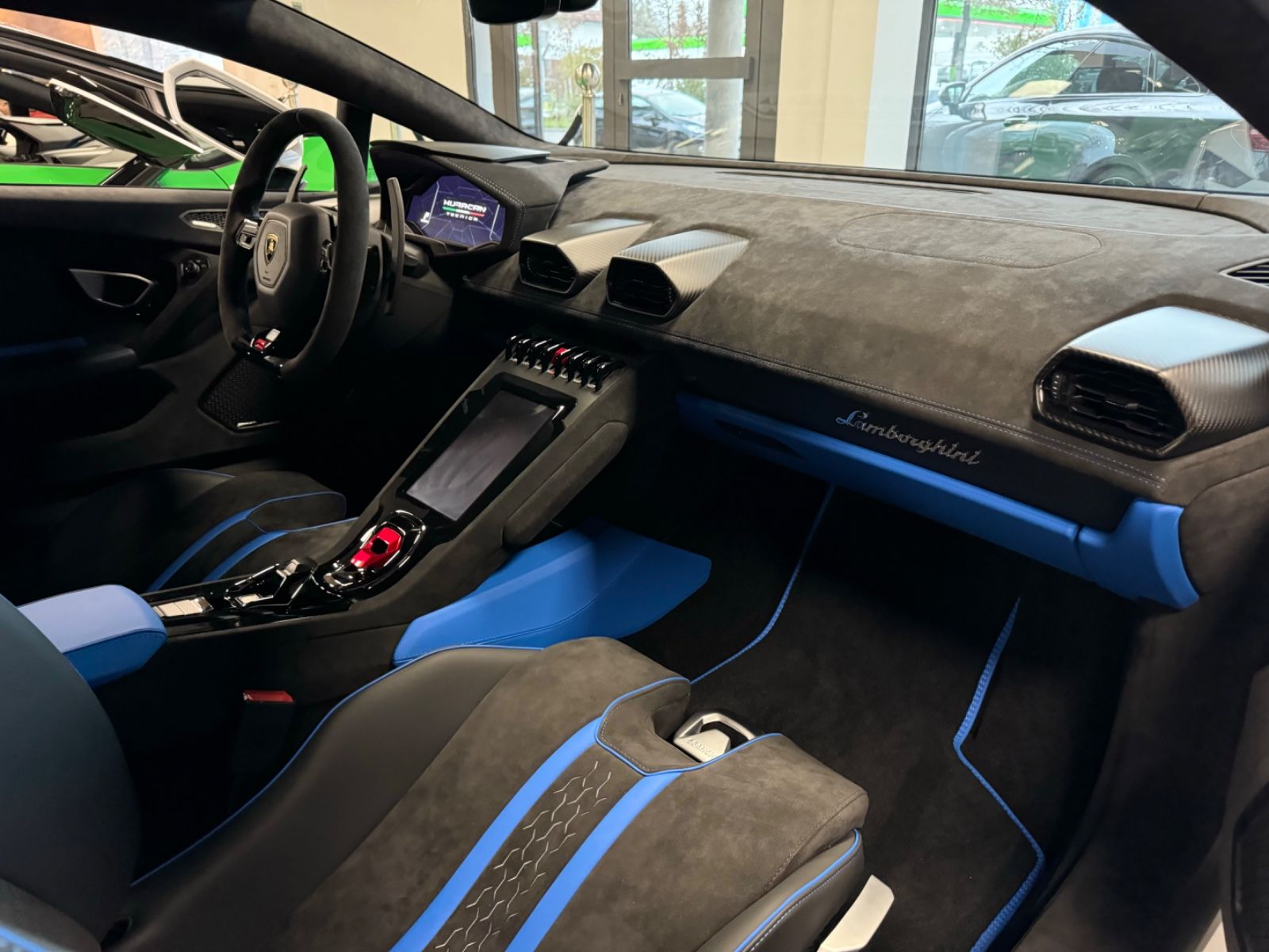 Fahrzeugabbildung Lamborghini HURACAN TECNICA CARBON EXT&INT SENSONUM FULLOPT!