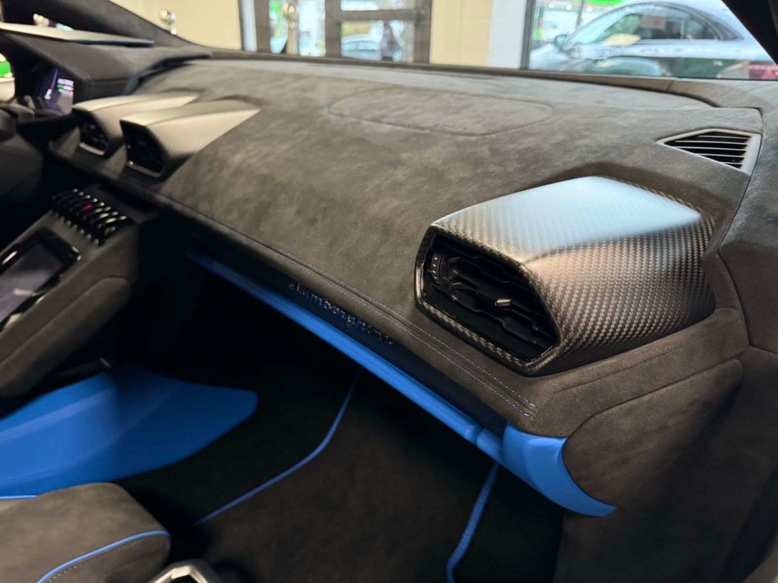 Fahrzeugabbildung Lamborghini HURACAN TECNICA CARBON EXT&INT SENSONUM FULLOPT!