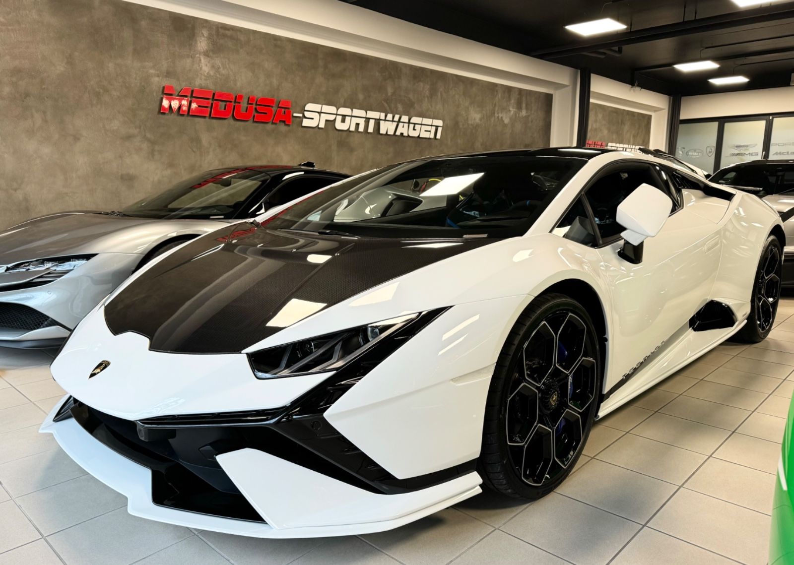Fahrzeugabbildung Lamborghini HURACAN TECNICA CARBON EXT&INT SENSONUM FULLOPT!