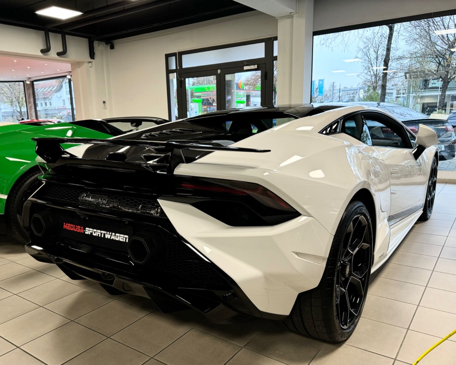 Fahrzeugabbildung Lamborghini HURACAN TECNICA CARBON EXT&INT SENSONUM FULLOPT!