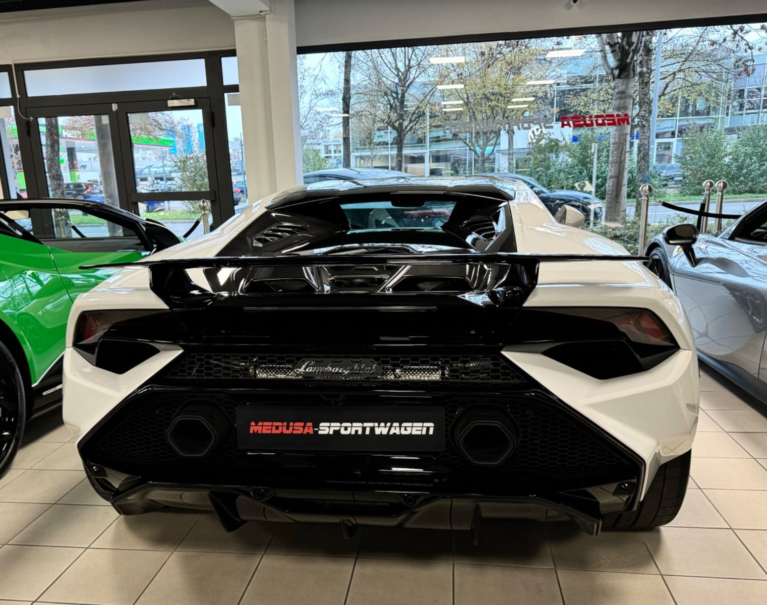Fahrzeugabbildung Lamborghini HURACAN TECNICA CARBON EXT&INT SENSONUM FULLOPT!