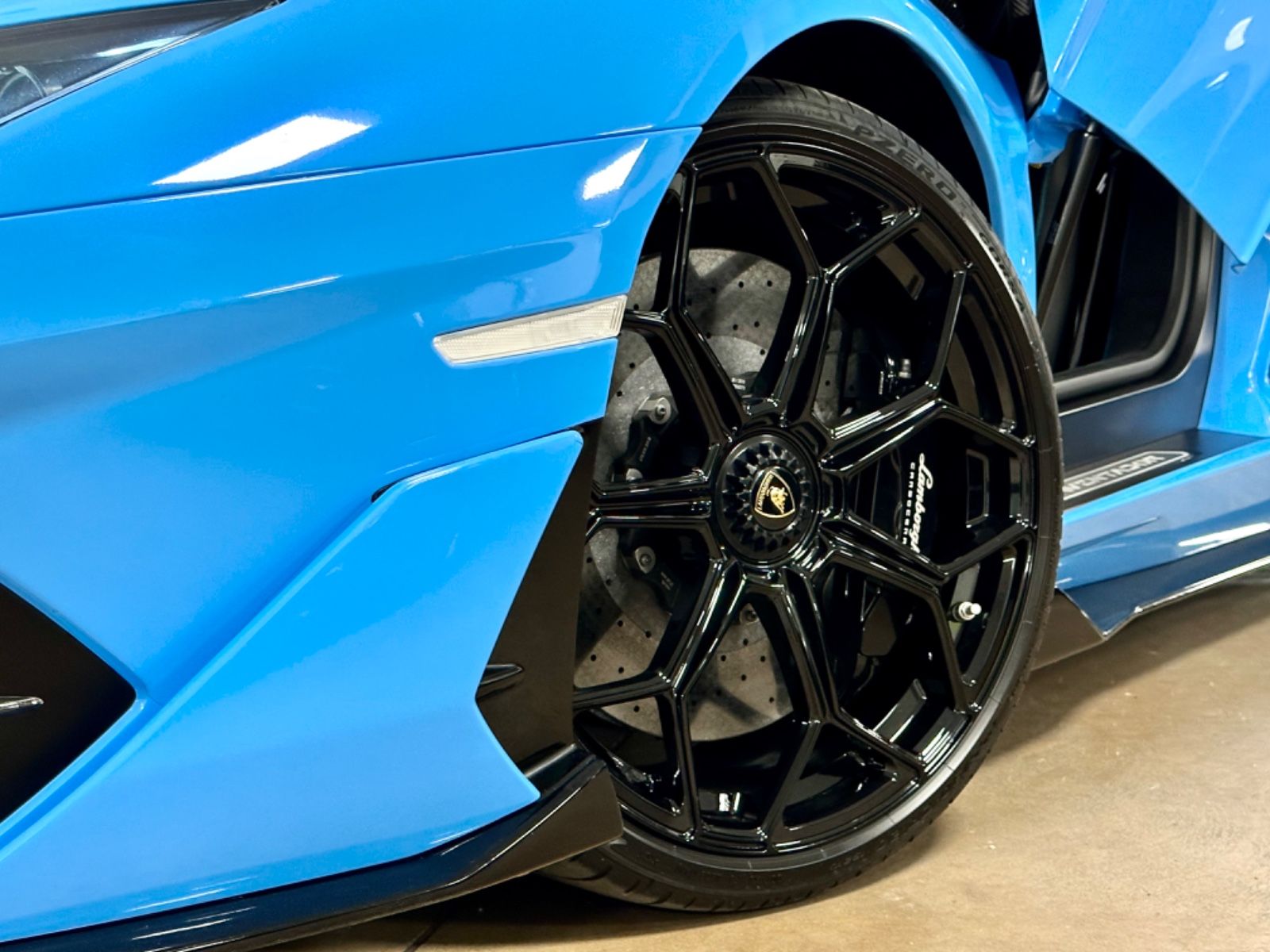 Fahrzeugabbildung Lamborghini AVENTADOR SVJ 10F900 CARBON LIFT SENSONUM FULL!