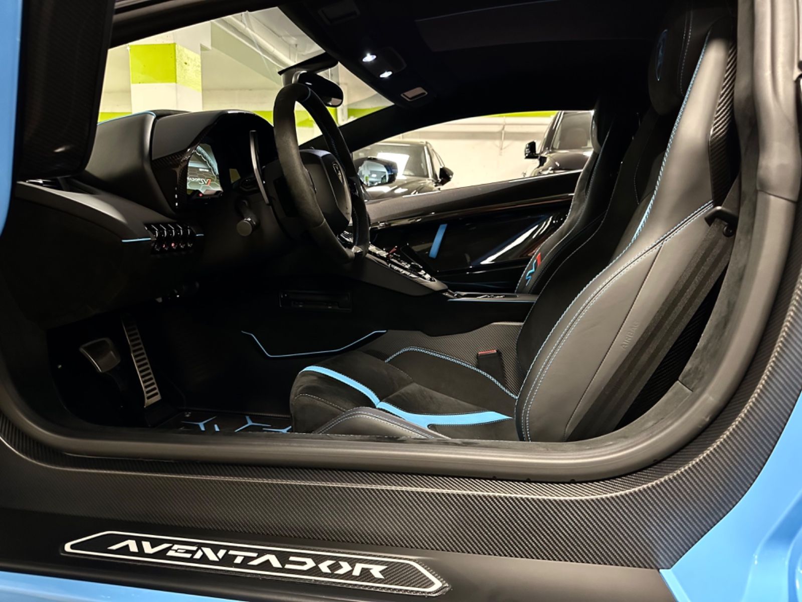 Fahrzeugabbildung Lamborghini AVENTADOR SVJ 10F900 CARBON LIFT SENSONUM FULL!
