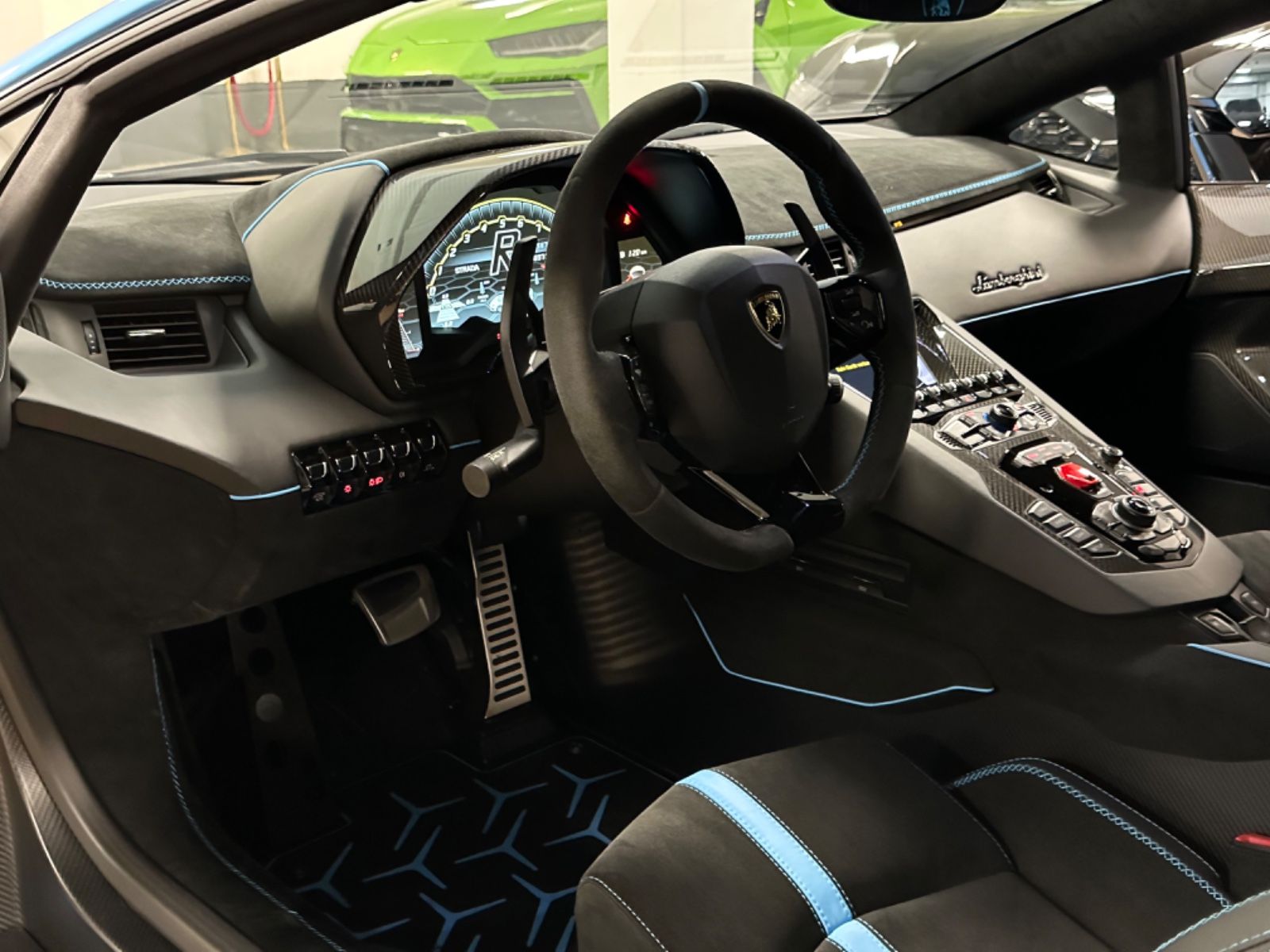 Fahrzeugabbildung Lamborghini AVENTADOR SVJ 10F900 CARBON LIFT SENSONUM FULL!