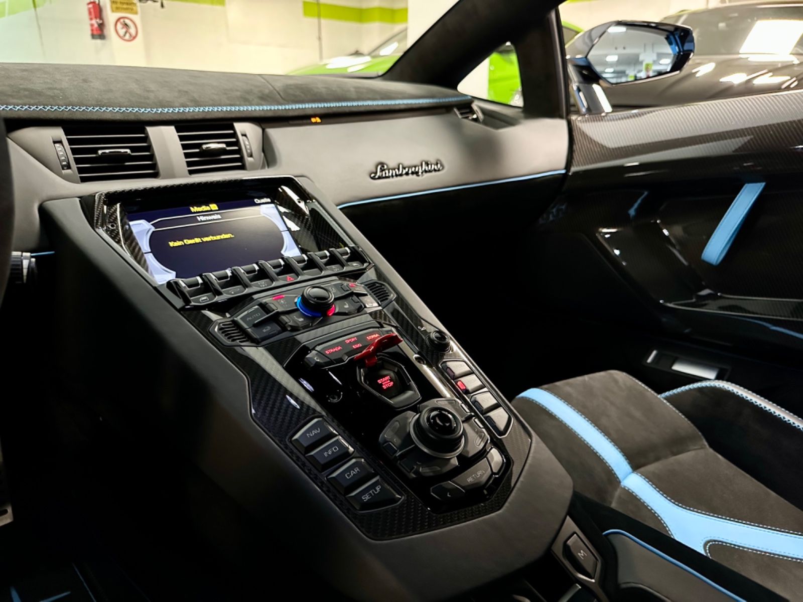 Fahrzeugabbildung Lamborghini AVENTADOR SVJ 10F900 CARBON LIFT SENSONUM FULL!