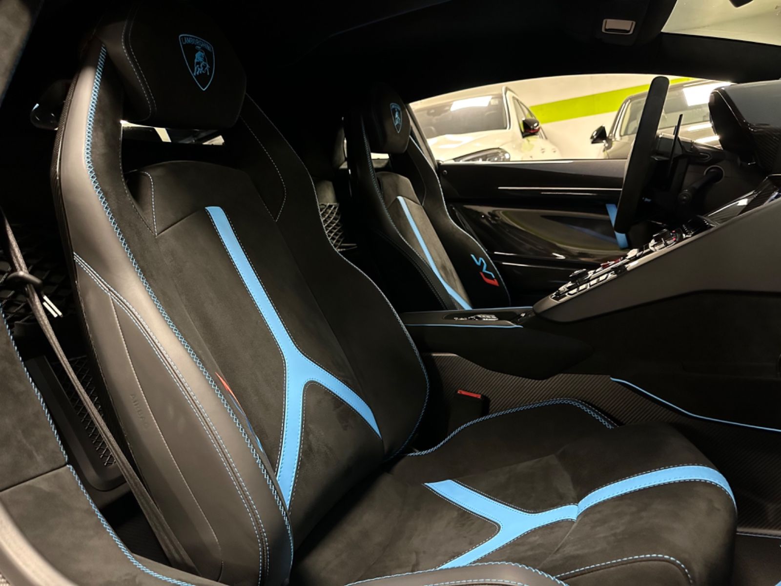 Fahrzeugabbildung Lamborghini AVENTADOR SVJ 10F900 CARBON LIFT SENSONUM FULL!