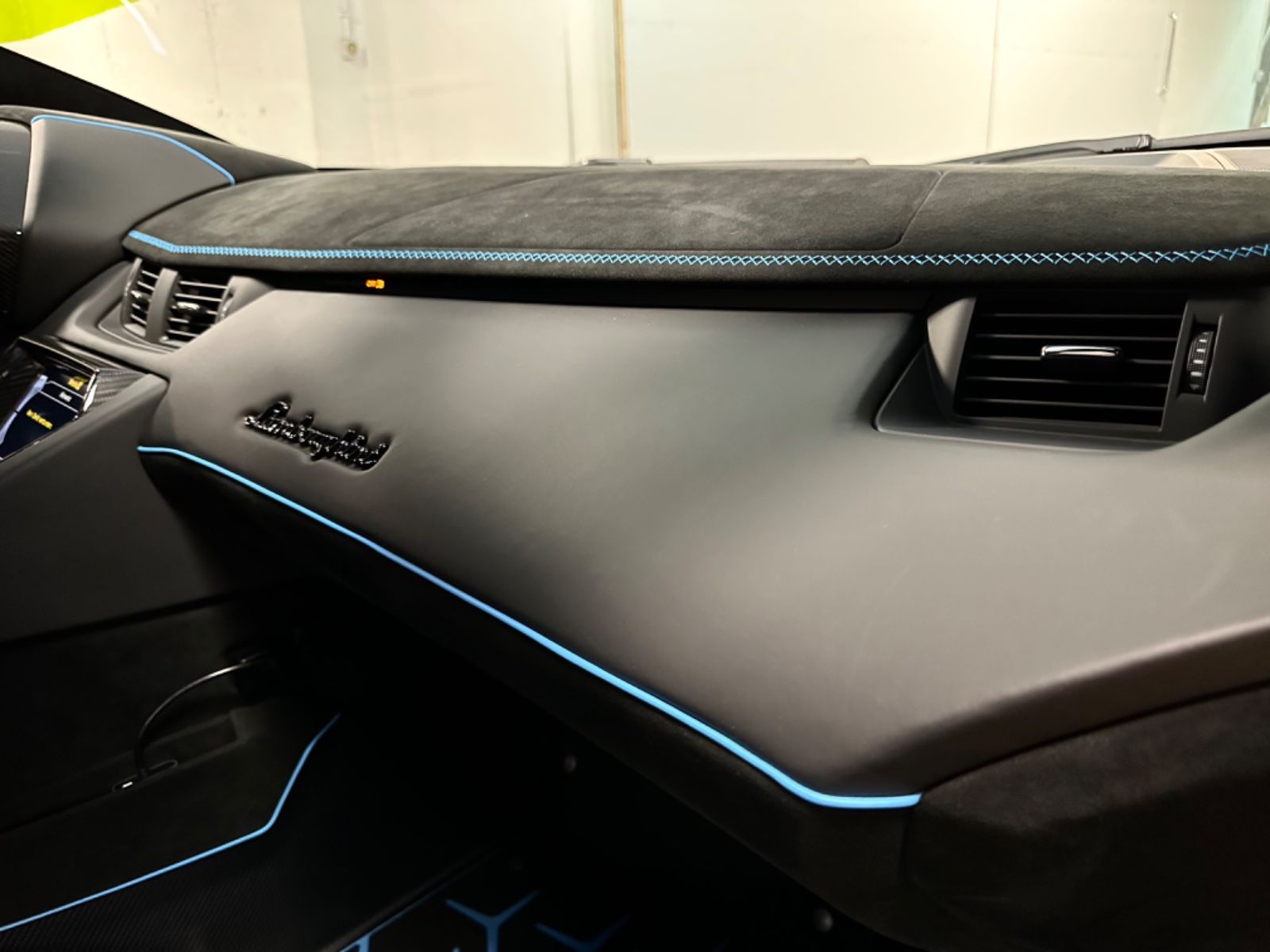 Fahrzeugabbildung Lamborghini AVENTADOR SVJ 10F900 CARBON LIFT SENSONUM FULL!