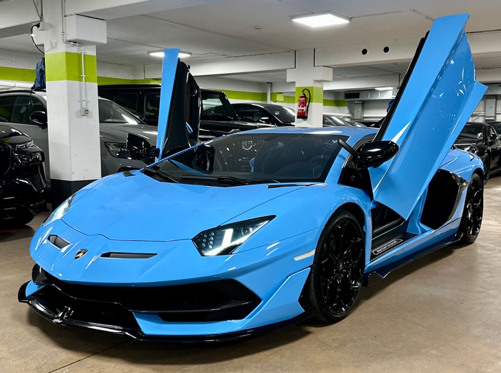 Fahrzeugabbildung Lamborghini AVENTADOR SVJ 10F900 CARBON LIFT SENSONUM FULL!