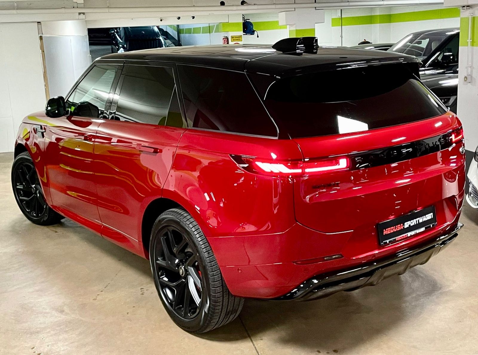 Fahrzeugabbildung Land Rover RR SPORT D300 DYNAMIC SE BLACKPACK PANO PROD22!