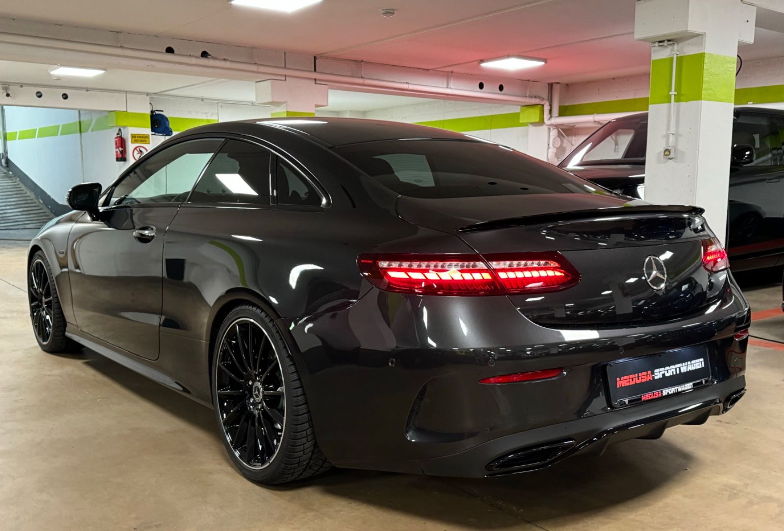 Fahrzeugabbildung Mercedes-Benz E 220 d 4M COUPE FACELIFT NIGHTEDITION AMG TRAUM