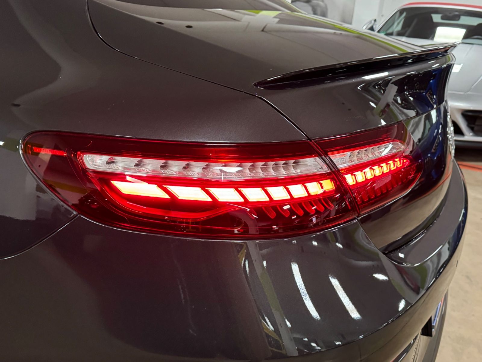 Fahrzeugabbildung Mercedes-Benz E 220 d 4M COUPE FACELIFT NIGHTEDITION AMG TRAUM