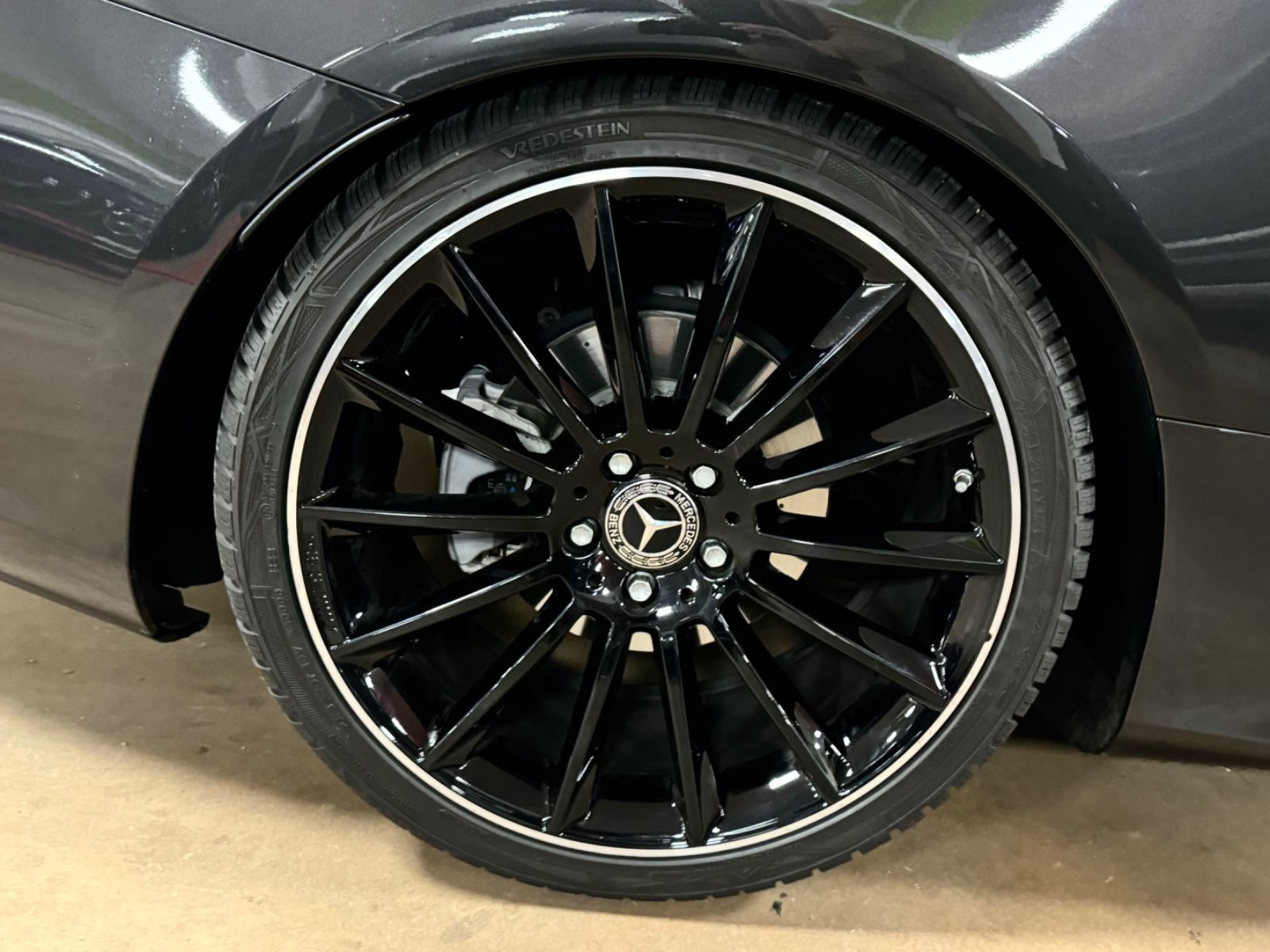Fahrzeugabbildung Mercedes-Benz E 220 d 4M COUPE FACELIFT NIGHTEDITION AMG TRAUM