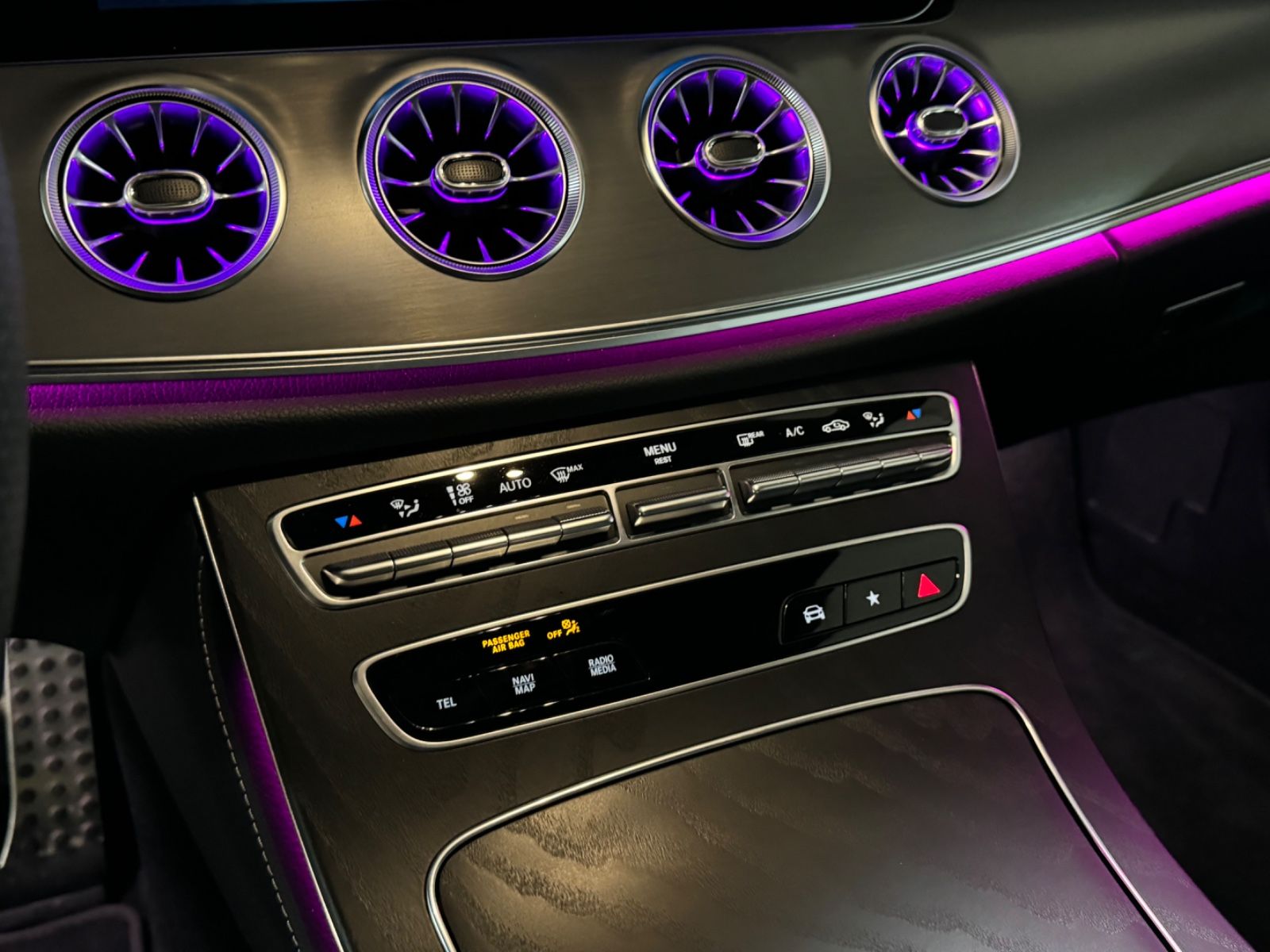 Fahrzeugabbildung Mercedes-Benz E 220 d 4M COUPE FACELIFT NIGHTEDITION AMG TRAUM