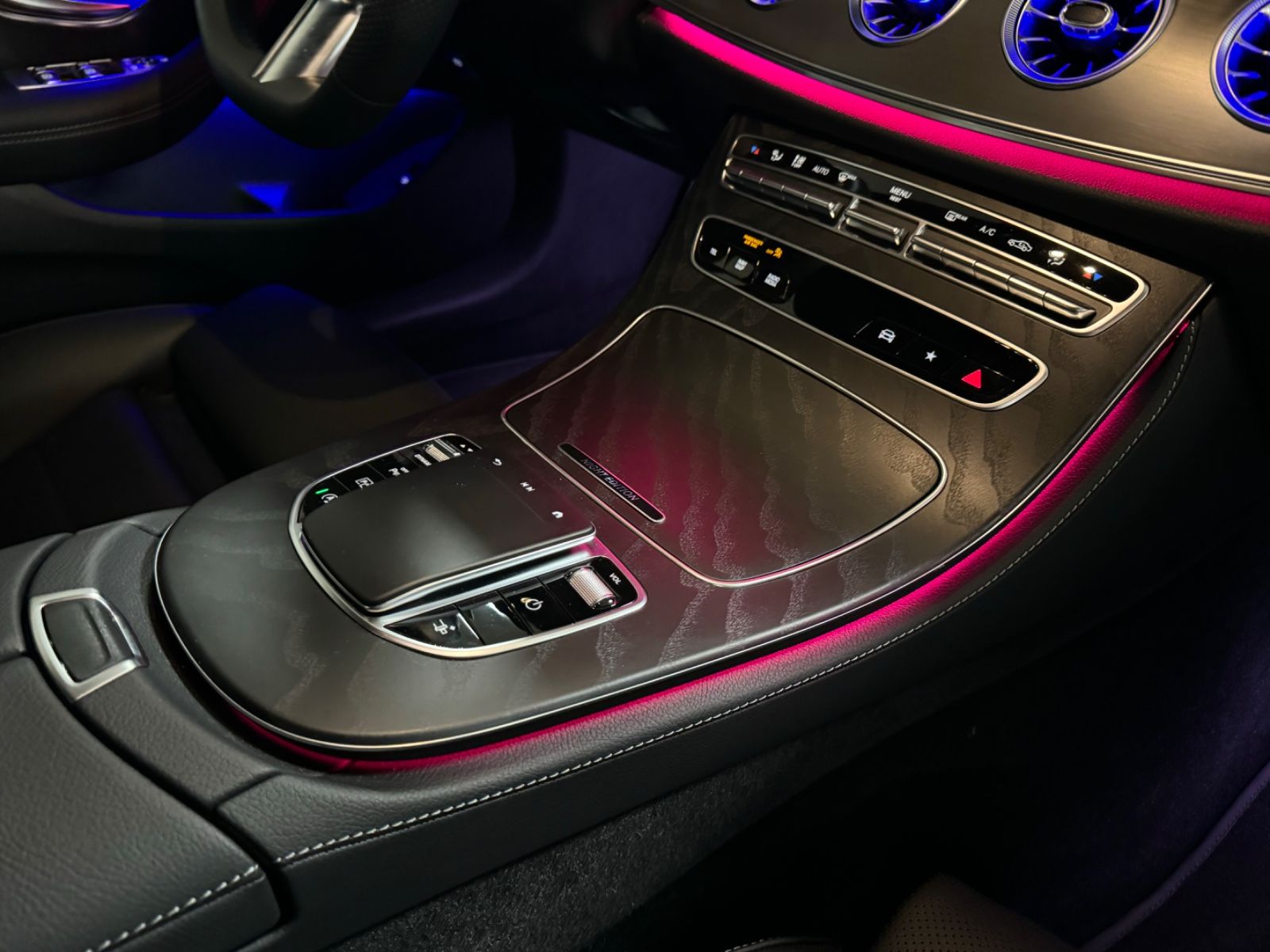 Fahrzeugabbildung Mercedes-Benz E 220 d 4M COUPE FACELIFT NIGHTEDITION AMG TRAUM