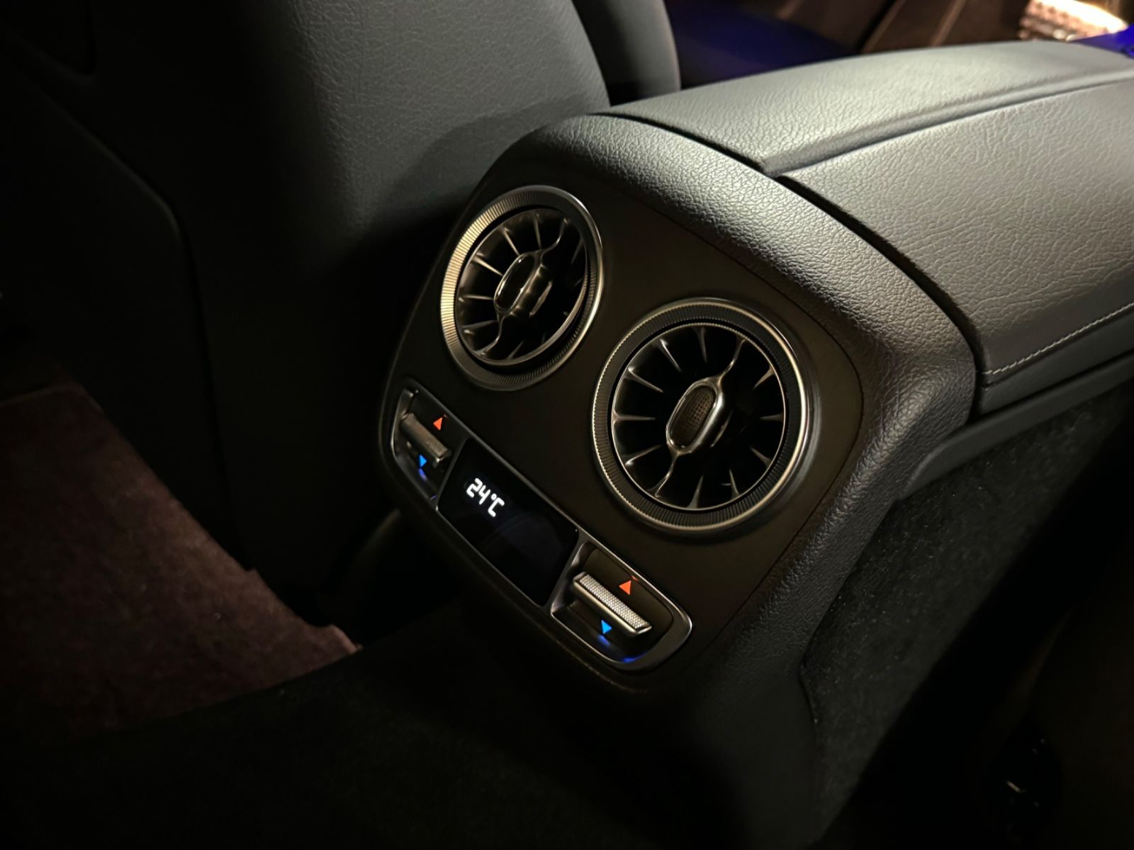 Fahrzeugabbildung Mercedes-Benz E 220 d 4M COUPE FACELIFT NIGHTEDITION AMG TRAUM