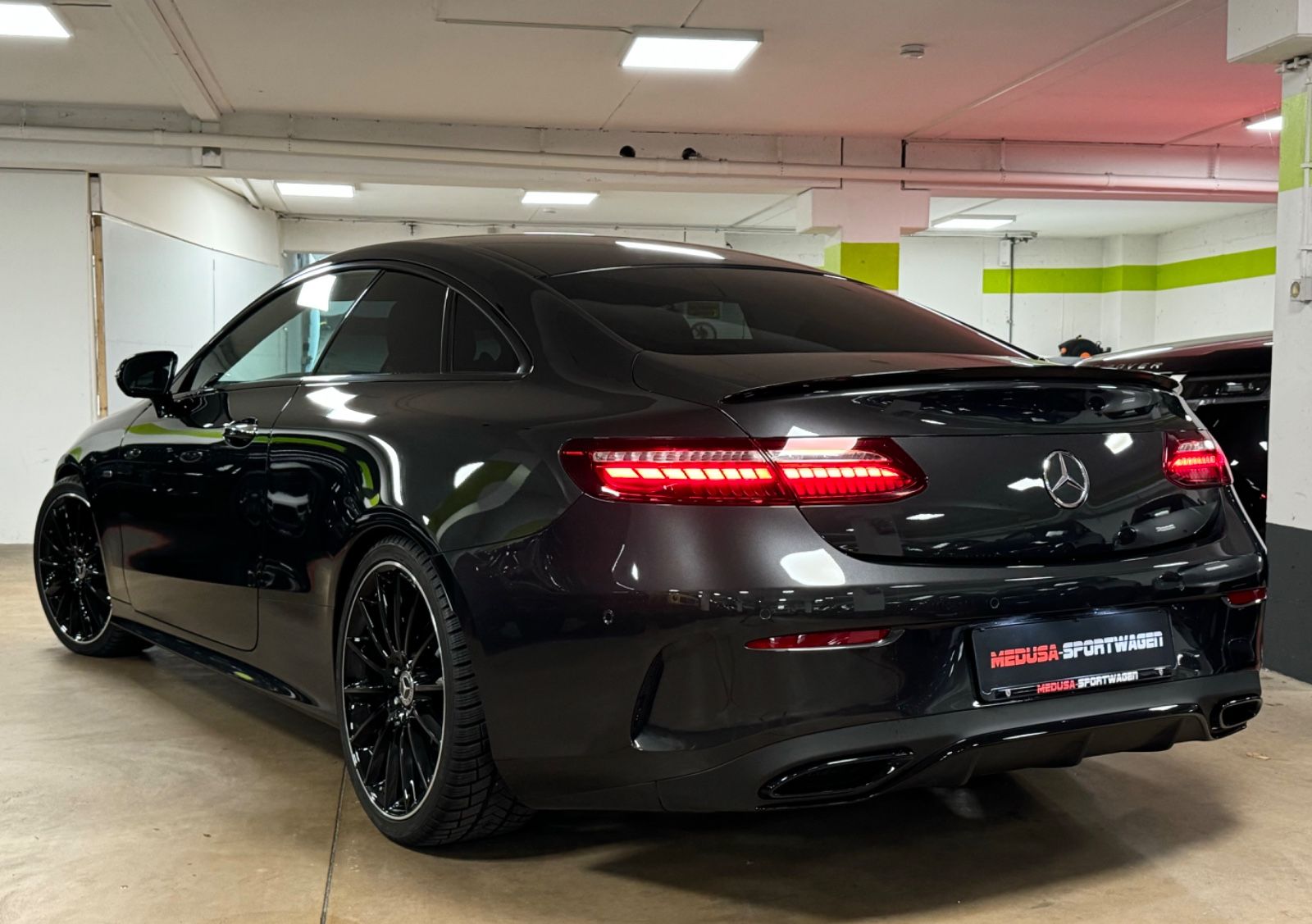 Fahrzeugabbildung Mercedes-Benz E 220 d 4M COUPE FACELIFT NIGHTEDITION AMG TRAUM