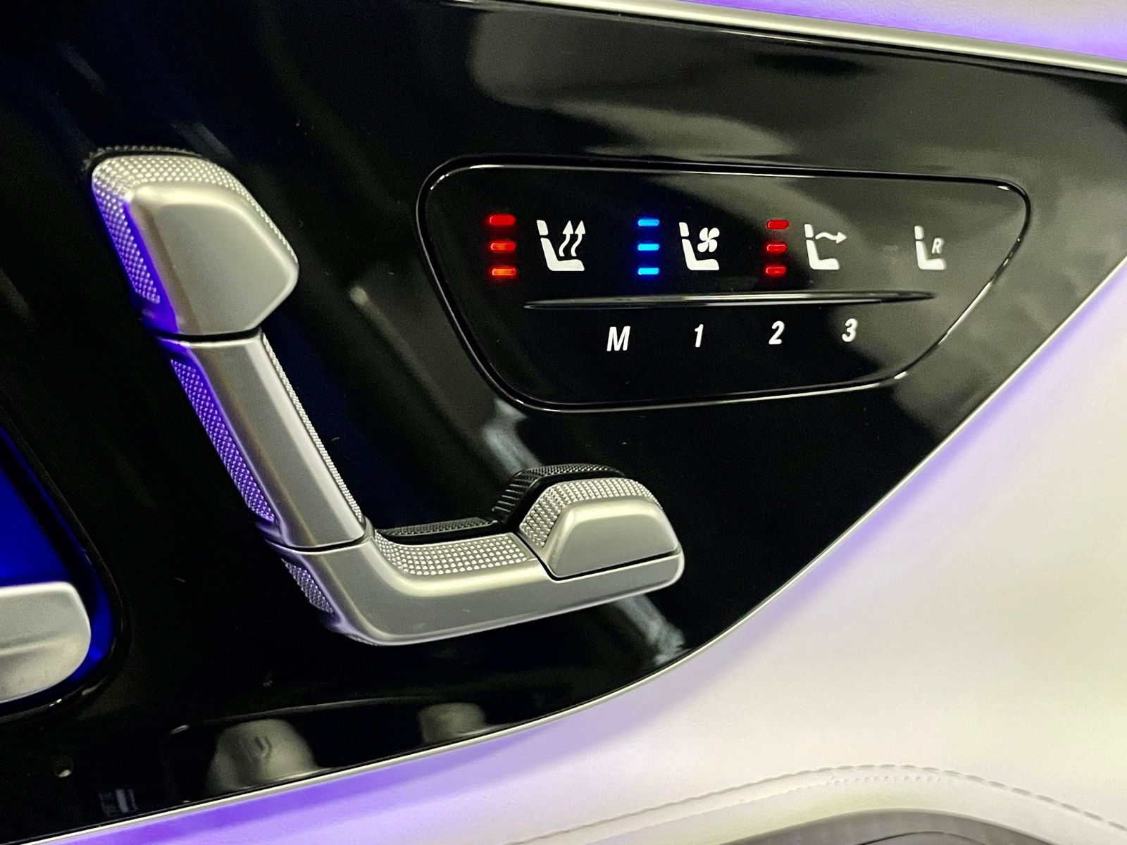 Fahrzeugabbildung Mercedes-Benz SL63 AMG EXCLUSIV CARBON BURMESTER MASSAGE FULL!