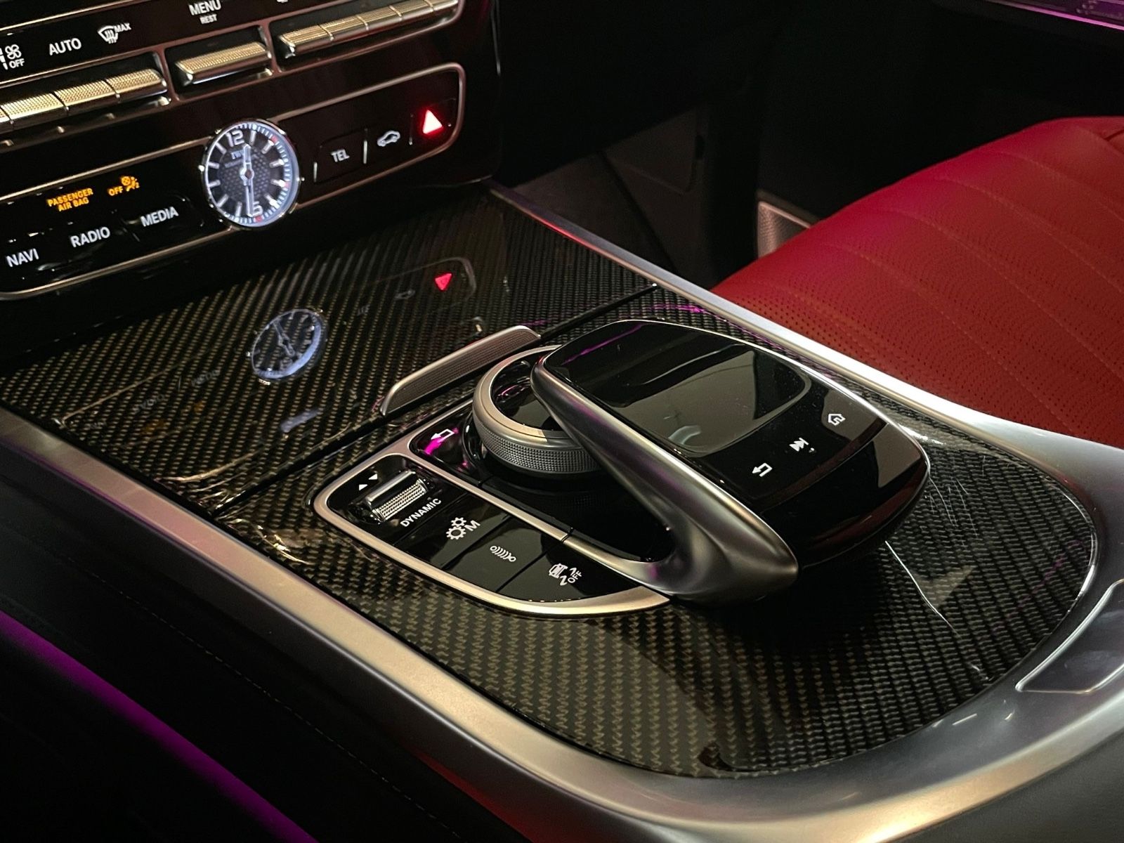 Fahrzeugabbildung Mercedes-Benz G 63 AMG RED INT CARBON NIGHTPACKII MASSAGE FULL