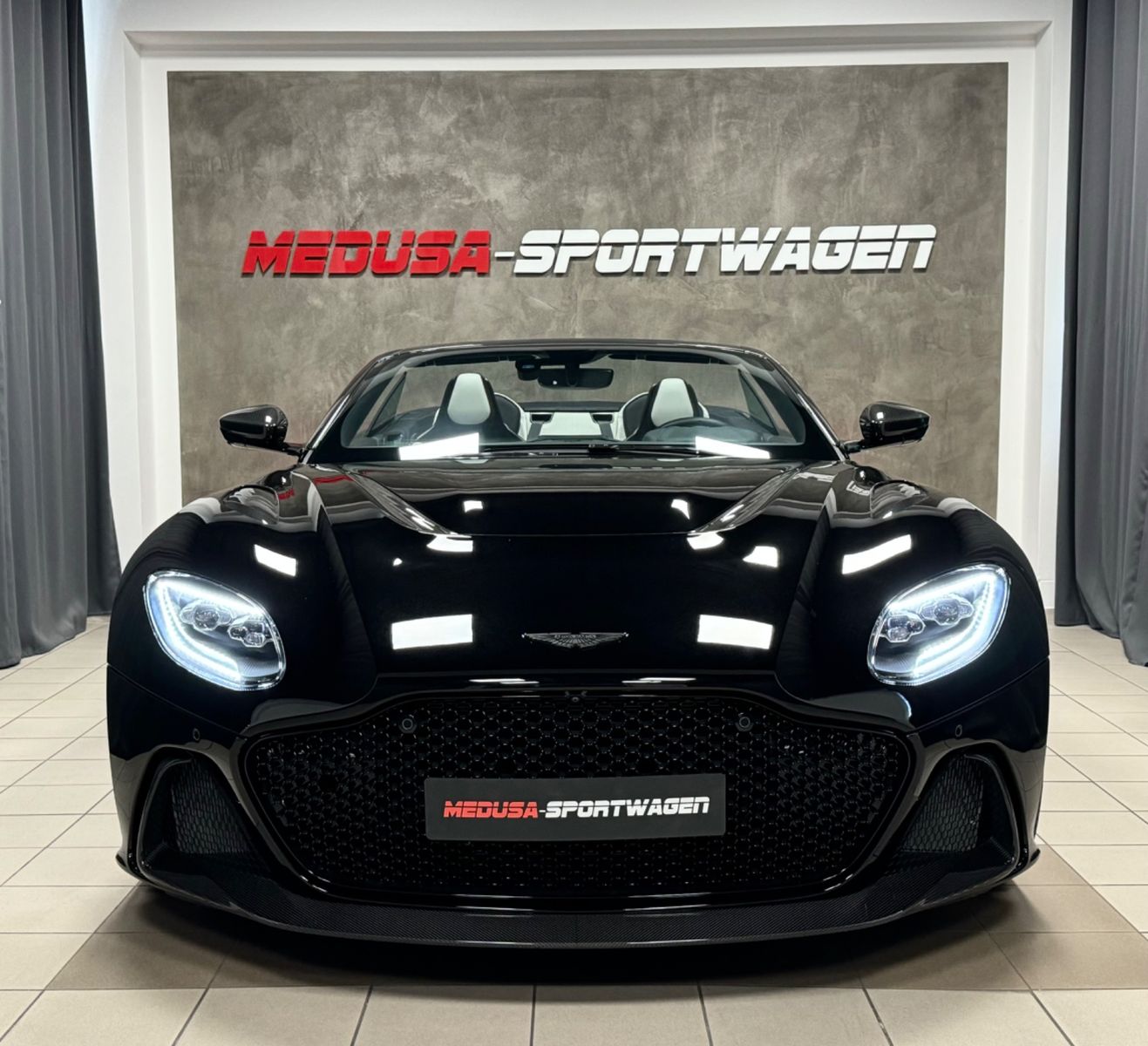 Fahrzeugabbildung Aston Martin DBS V12 770 ULTIMATE VOLANTE 1OF199 EXLUSIV NEW!