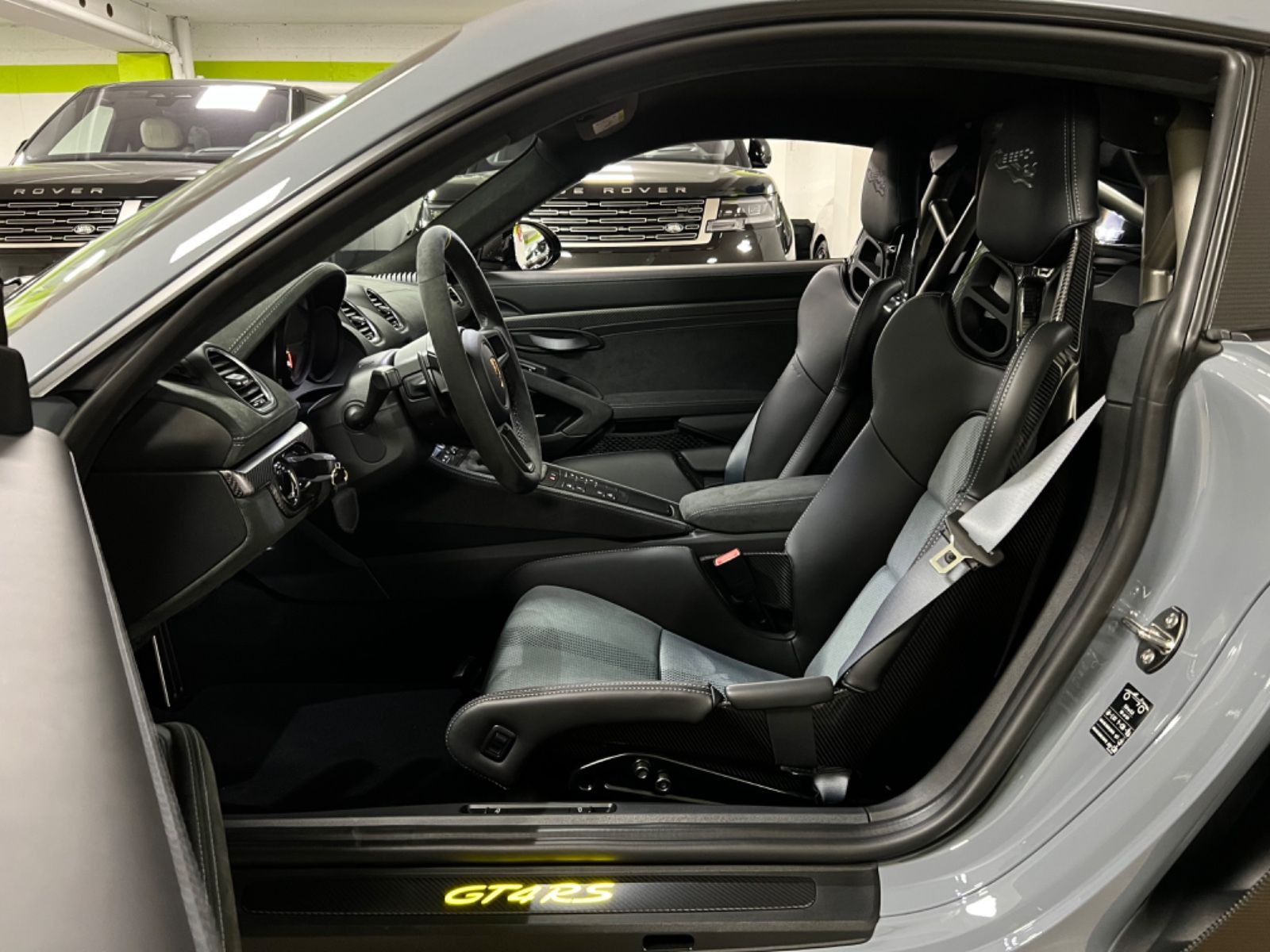 Fahrzeugabbildung Porsche CAYMAN GT4RS WEISSACH CLUBSPORT CERAMIC MY23 NEW