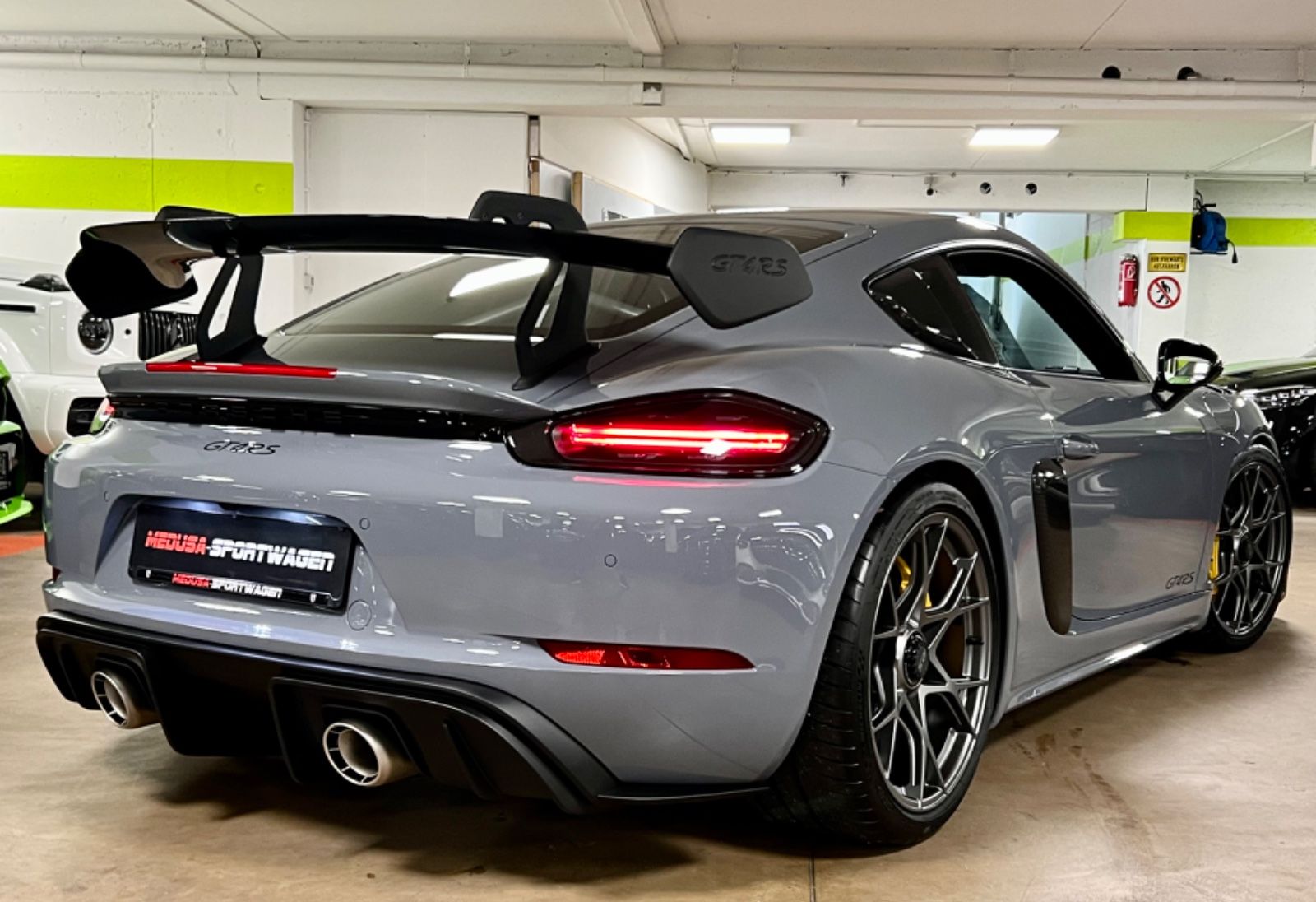 Fahrzeugabbildung Porsche CAYMAN GT4RS WEISSACH CLUBSPORT CERAMIC MY23 NEW