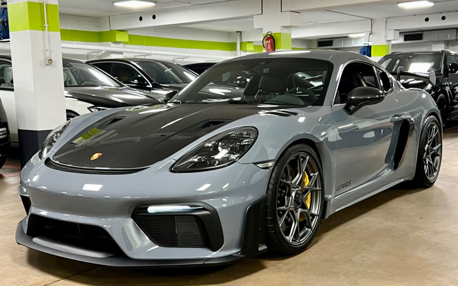 Fahrzeugabbildung Porsche CAYMAN GT4RS WEISSACH CLUBSPORT CERAMIC MY23 NEW
