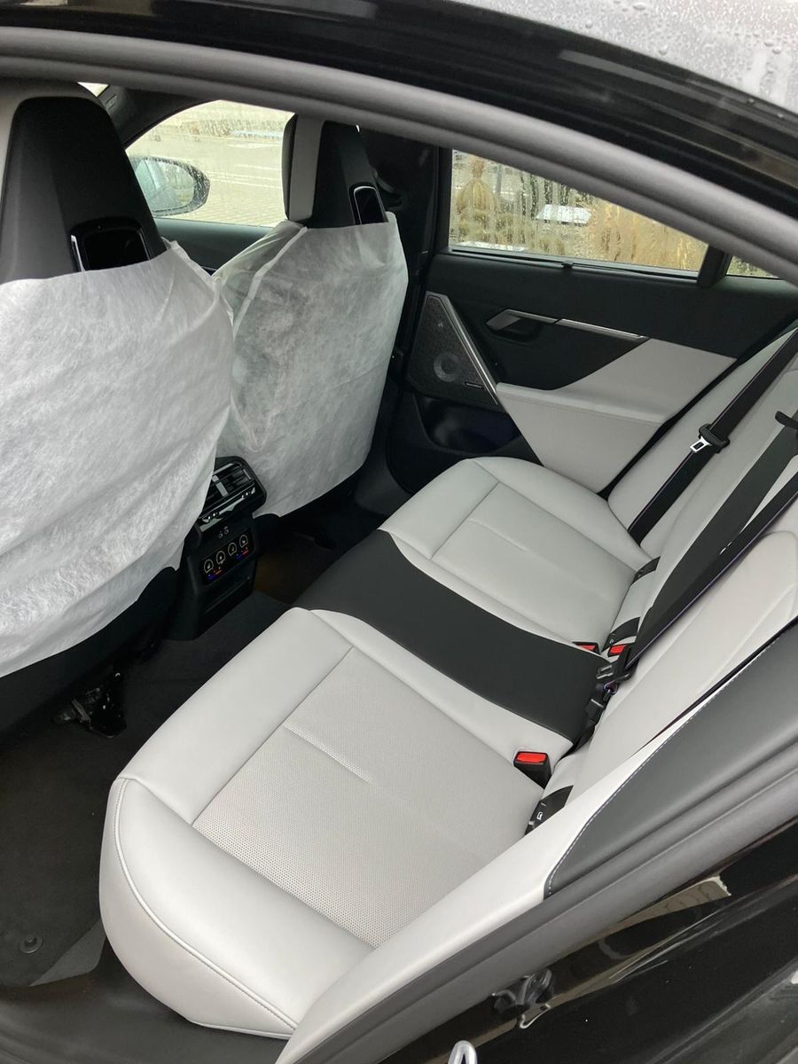 Fahrzeugabbildung BMW M5 ULTIMATE CARBON EXT&INT CERAMIC B&W 25 FULL