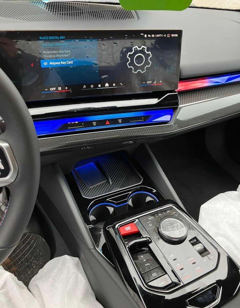 Fahrzeugabbildung BMW M5 ULTIMATE CARBON EXT&INT CERAMIC B&W 25 FULL