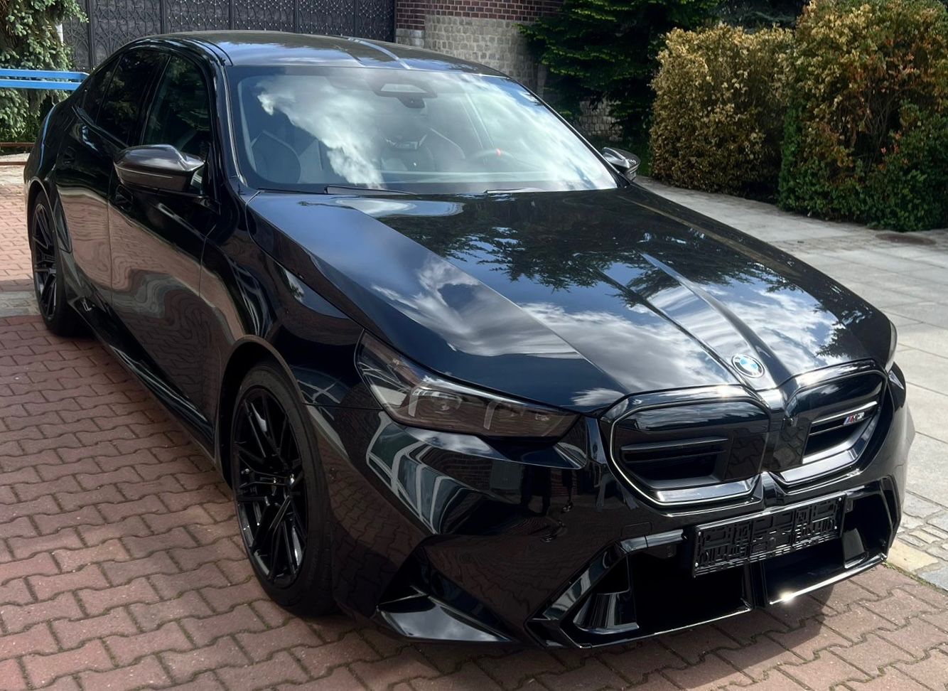 Fahrzeugabbildung BMW M5 ULTIMATE CARBON EXT&INT CERAMIC B&W 25 FULL