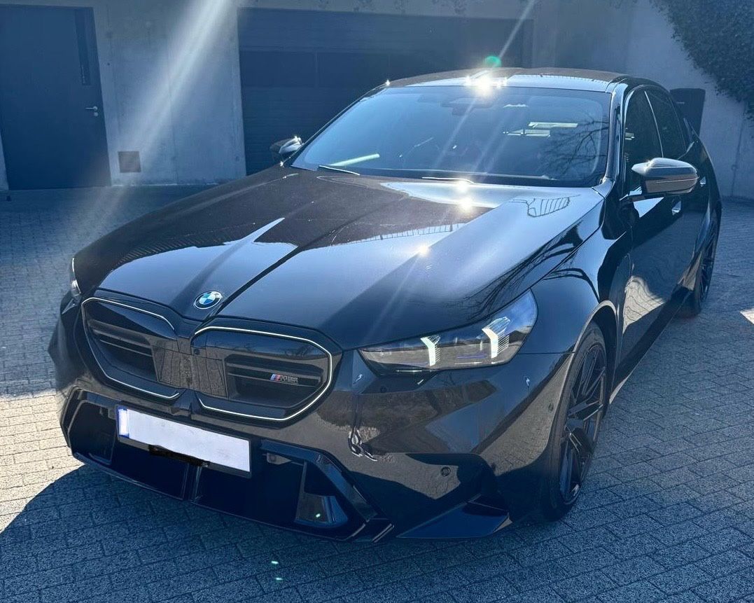 Fahrzeugabbildung BMW M5 ULTIMATE CARBON EXT&INT CERAMIC B&W 25 FULL