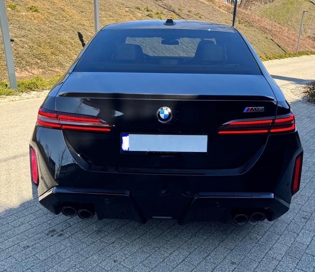 Fahrzeugabbildung BMW M5 ULTIMATE CARBON EXT&INT CERAMIC B&W 25 FULL
