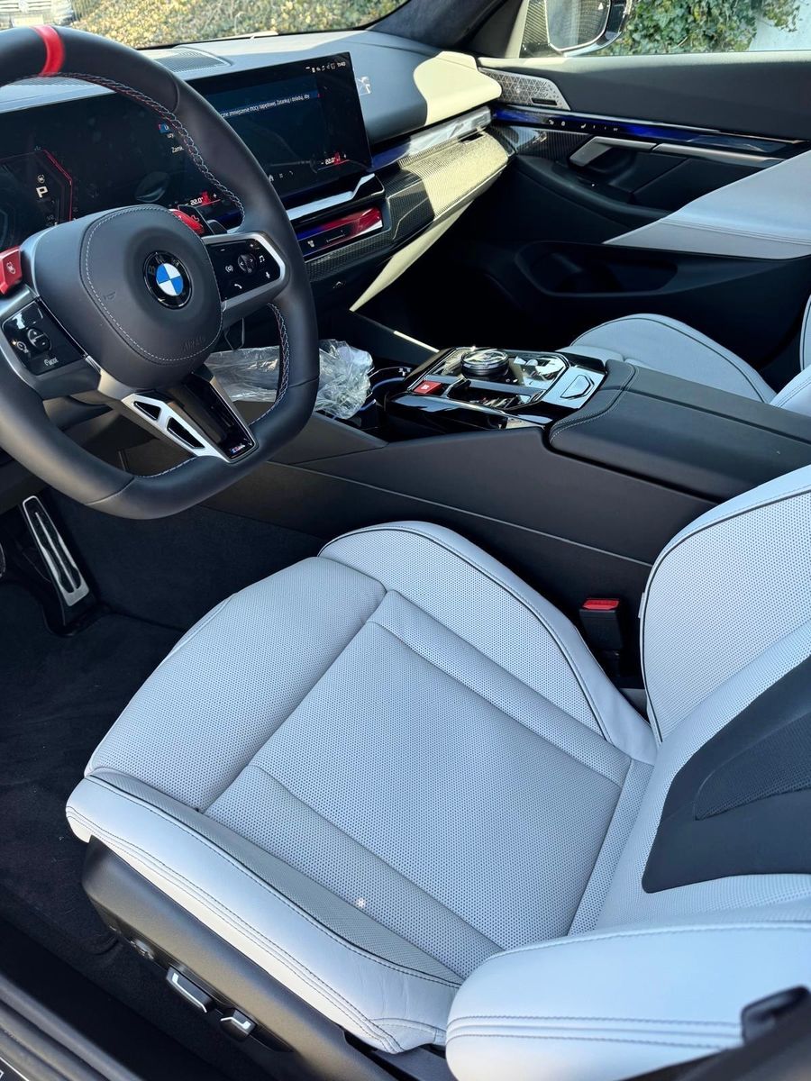 Fahrzeugabbildung BMW M5 ULTIMATE CARBON EXT&INT CERAMIC B&W 25 FULL