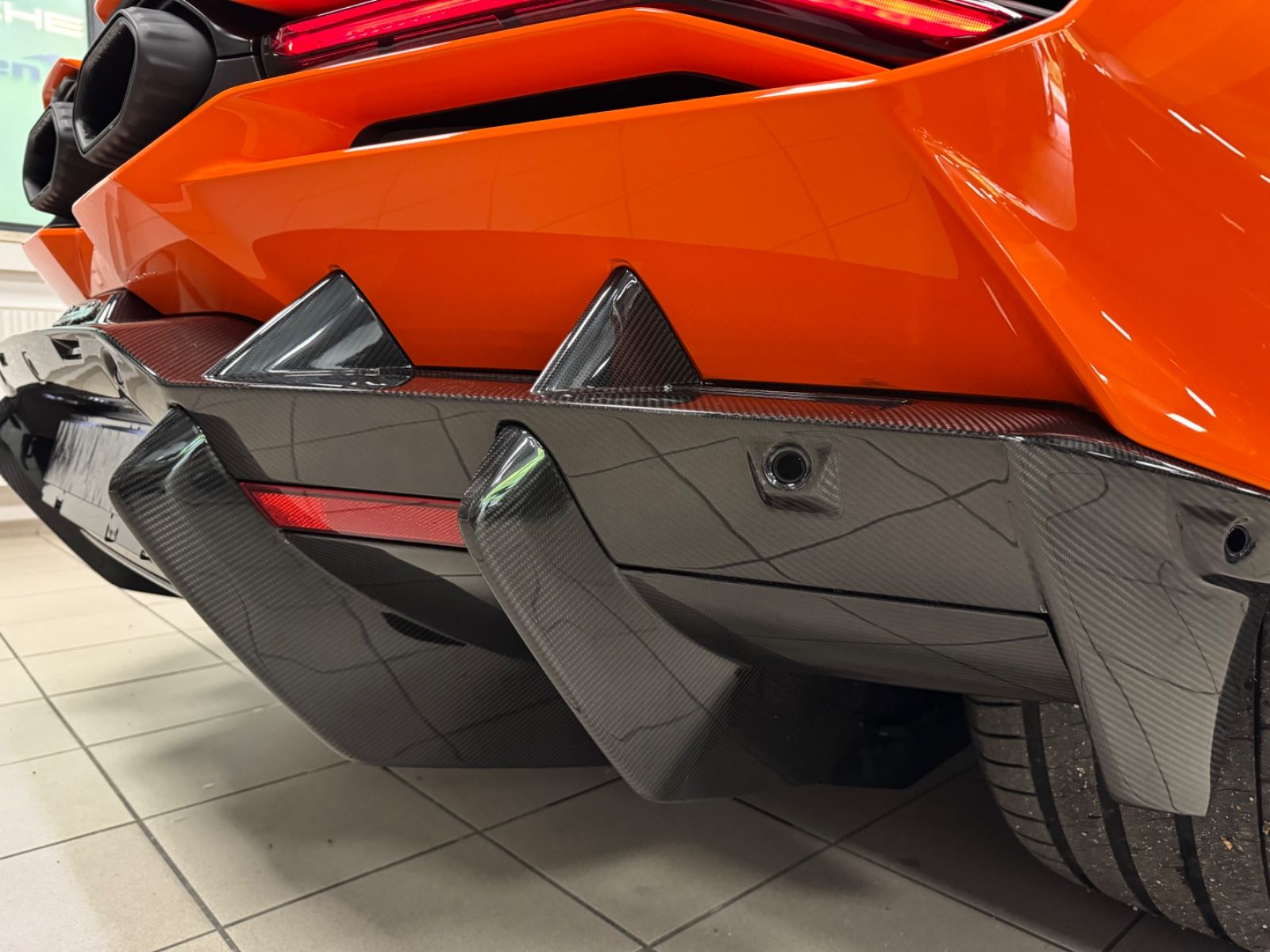 Fahrzeugabbildung Lamborghini REVUELTO ADPERSONAM INT CARBON EXT&INT PR25 FULL