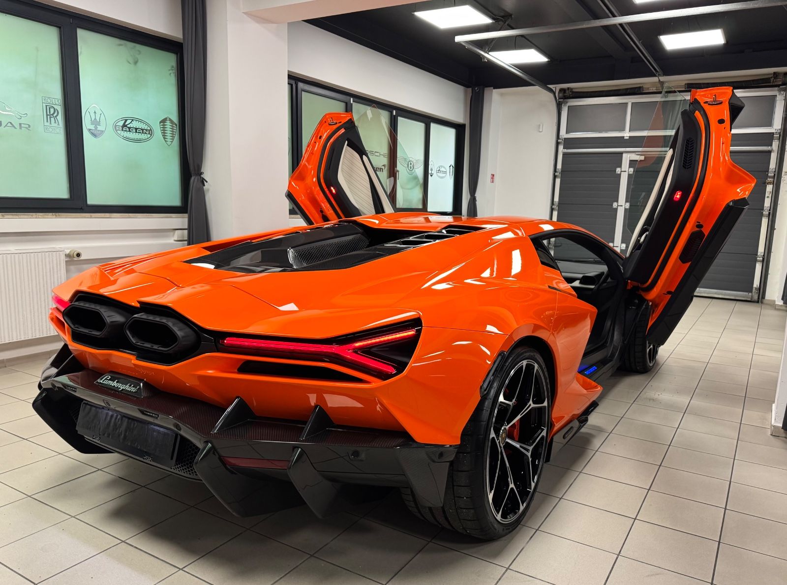 Fahrzeugabbildung Lamborghini REVUELTO ADPERSONAM INT CARBON EXT&INT PR25 FULL