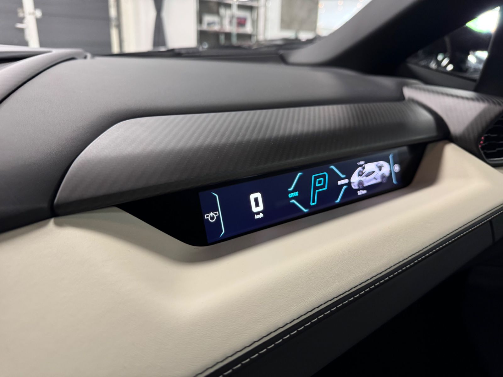 Fahrzeugabbildung Lamborghini REVUELTO ADPERSONAM INT CARBON EXT&INT PR25 FULL