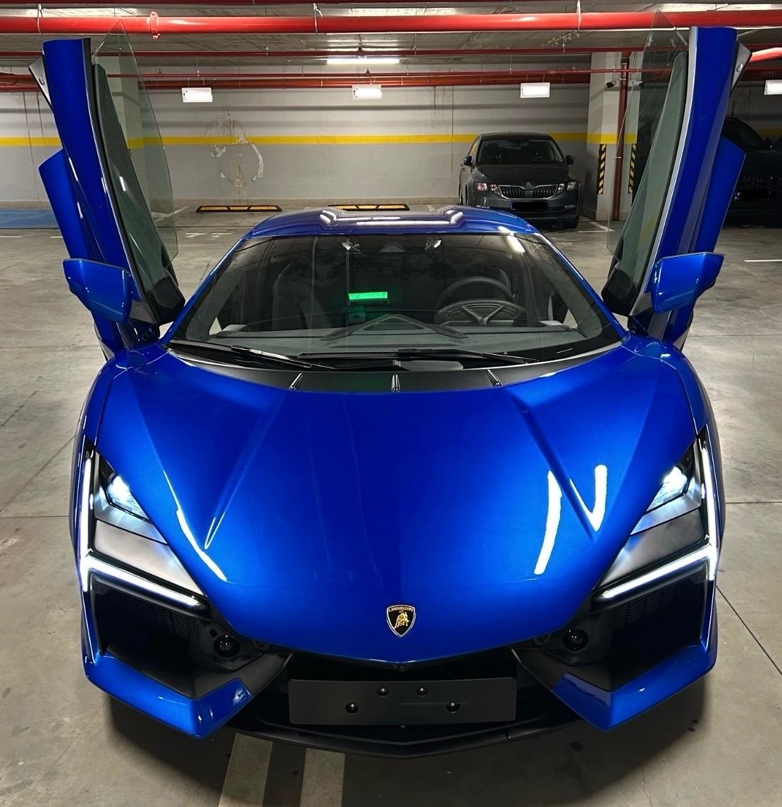 Fahrzeugabbildung Lamborghini REVUELTO RACINGSEAT CARBONPACK VIN25 COC BLANKO