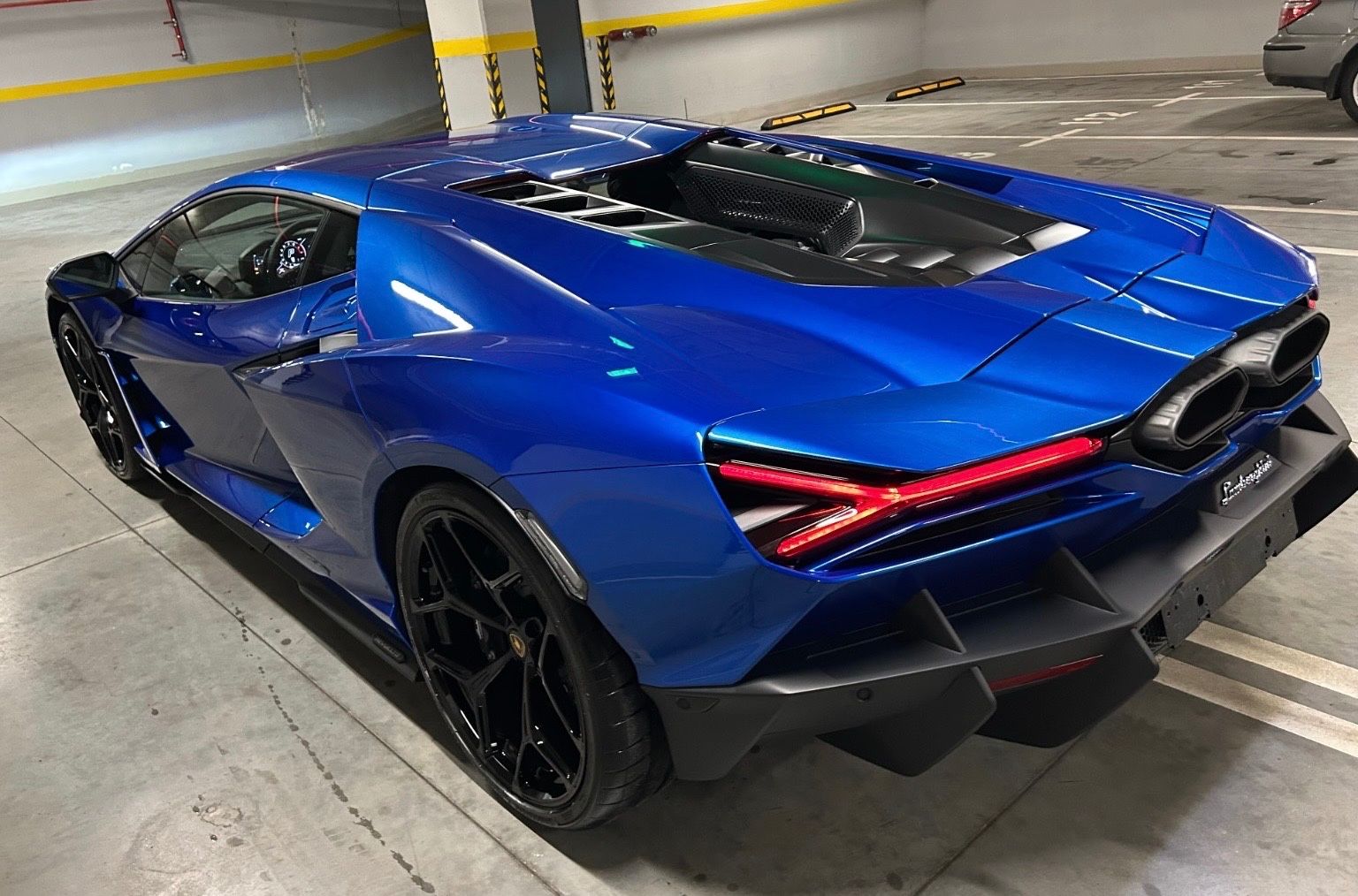 Fahrzeugabbildung Lamborghini REVUELTO RACINGSEAT CARBONPACK VIN25 COC BLANKO