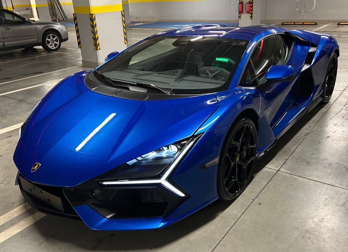 Fahrzeugabbildung Lamborghini REVUELTO RACINGSEAT CARBONPACK VIN25 COC BLANKO