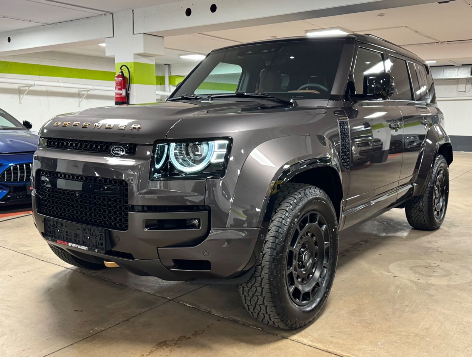 Fahrzeugabbildung Land Rover DEFENDER 4.4 P635 110 OCTA GREY&BRAUN PR025 FULL