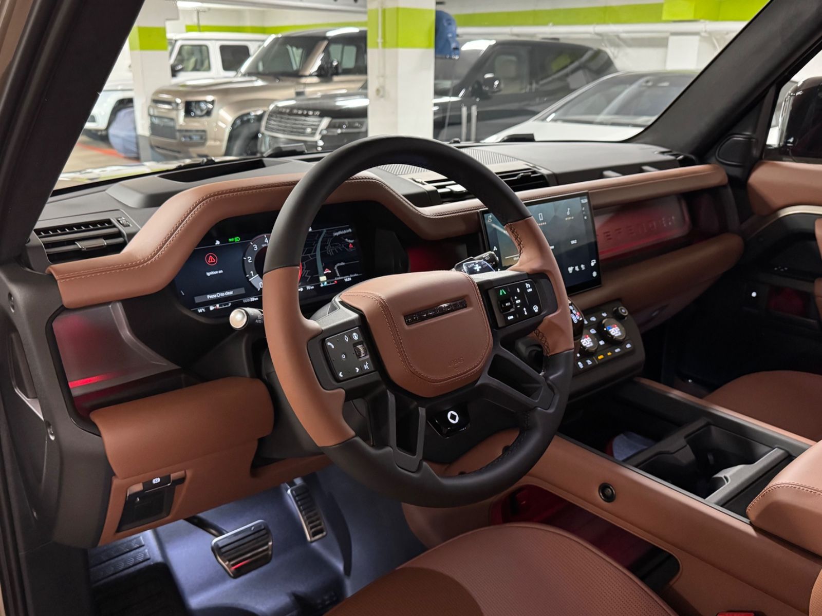 Fahrzeugabbildung Land Rover DEFENDER 4.4 P635 110 OCTA GOLD&BRAUN PR025 FULL