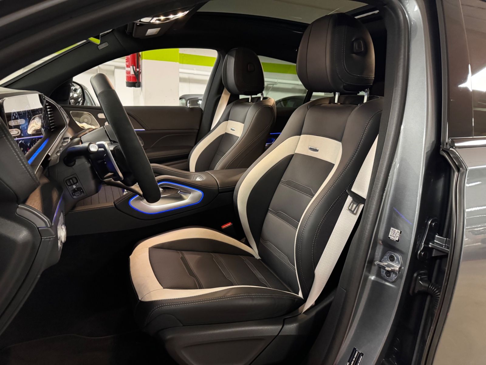 Fahrzeugabbildung Mercedes-Benz GLE 63 S AMG 4M+ COUPE FACELIFT MASSAG STANDHEIZ