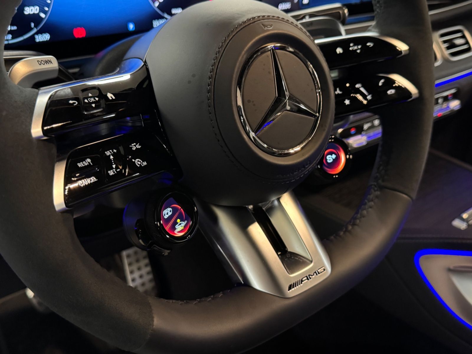 Fahrzeugabbildung Mercedes-Benz GLE 63 S AMG 4M+ COUPE FACELIFT MASSAG STANDHEIZ