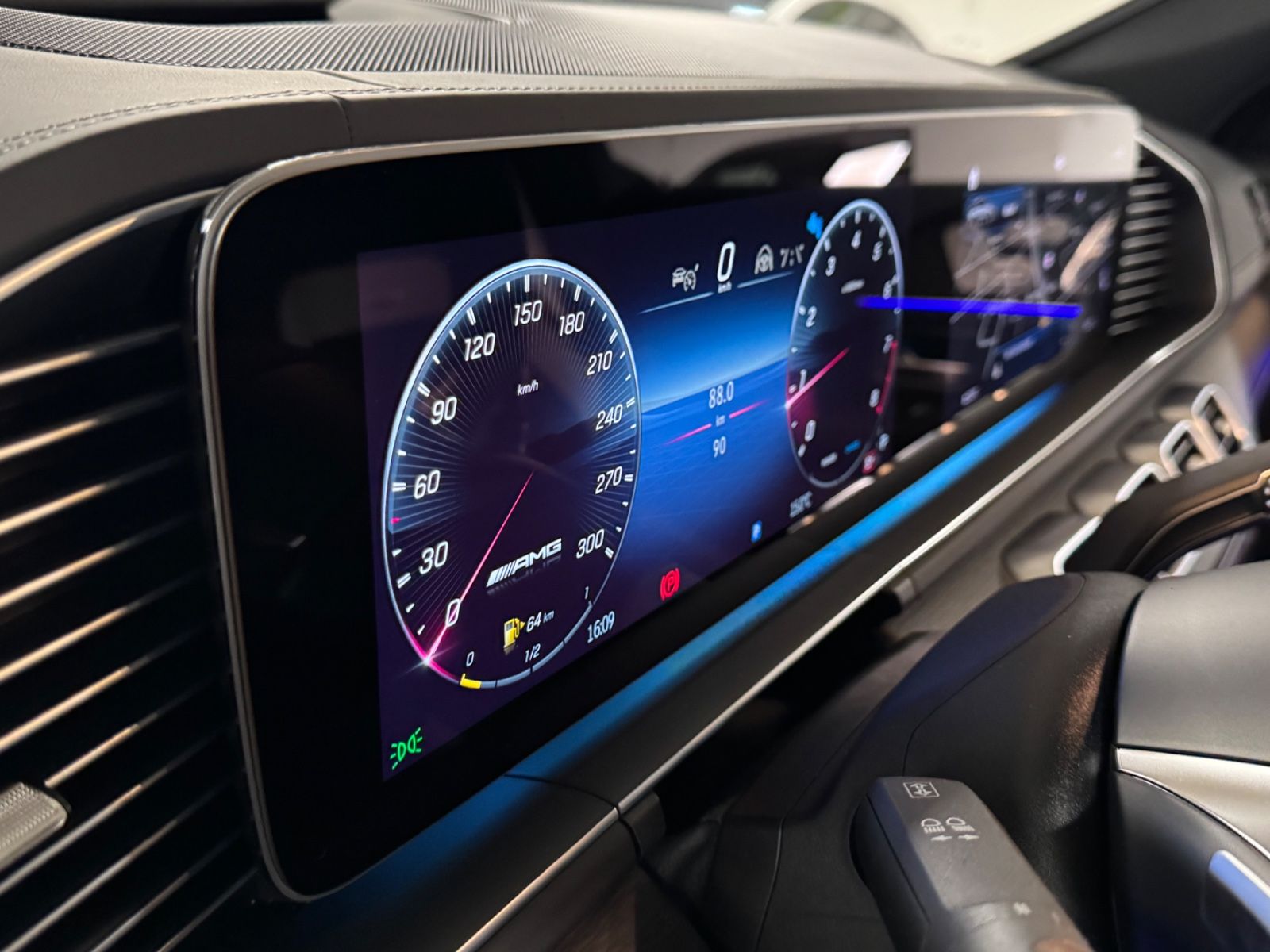 Fahrzeugabbildung Mercedes-Benz GLE 63 S AMG 4M+ COUPE FACELIFT MASSAG STANDHEIZ
