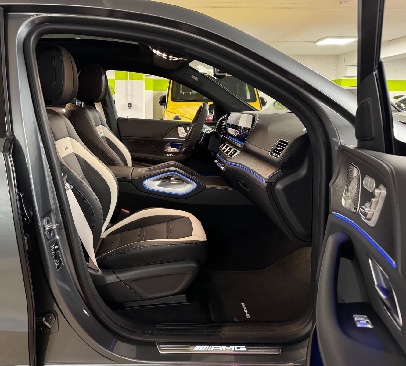 Fahrzeugabbildung Mercedes-Benz GLE 63 S AMG 4M+ COUPE FACELIFT MASSAG STANDHEIZ